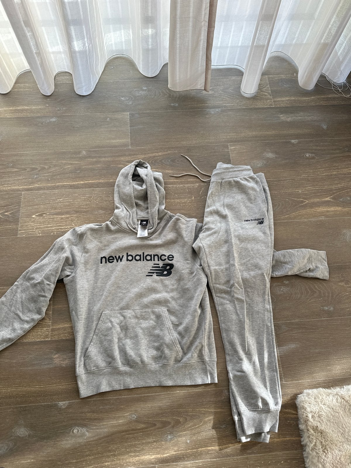 New Balance trainingspak grijs - hoodie en joggingbroek, Ophalen of Verzenden, Zo goed als nieuw