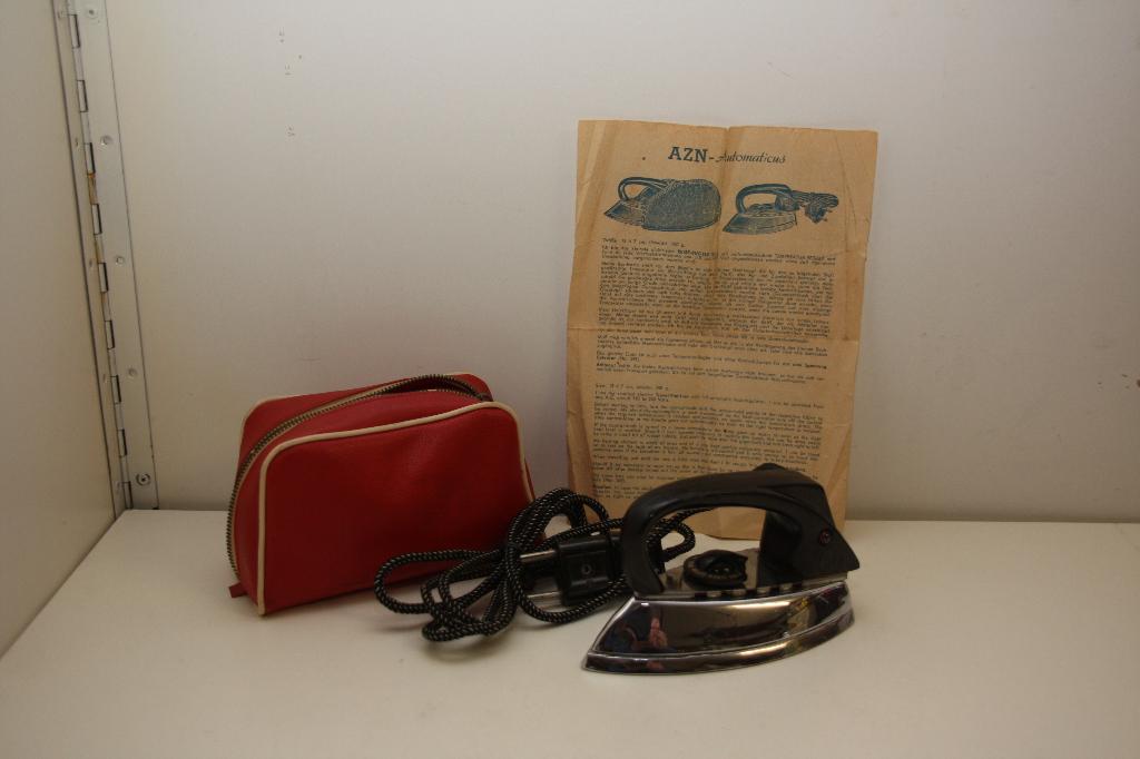 Vintage Zoeller reis strijkijzer in etui en handleiding., Witgoed en Apparatuur, Strijkijzers en Strijkplanken, Ophalen of Verzenden