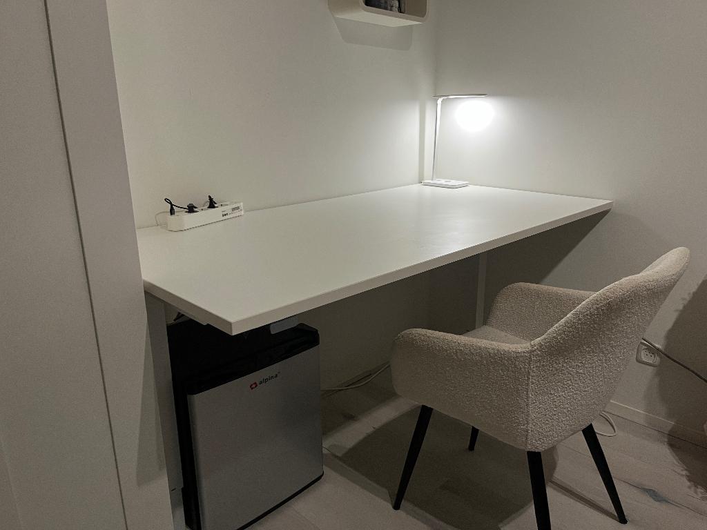 Elektronische bureau, Huis en Inrichting, Bureaus, Ophalen of Verzenden, In hoogte verstelbaar, Zo goed als nieuw