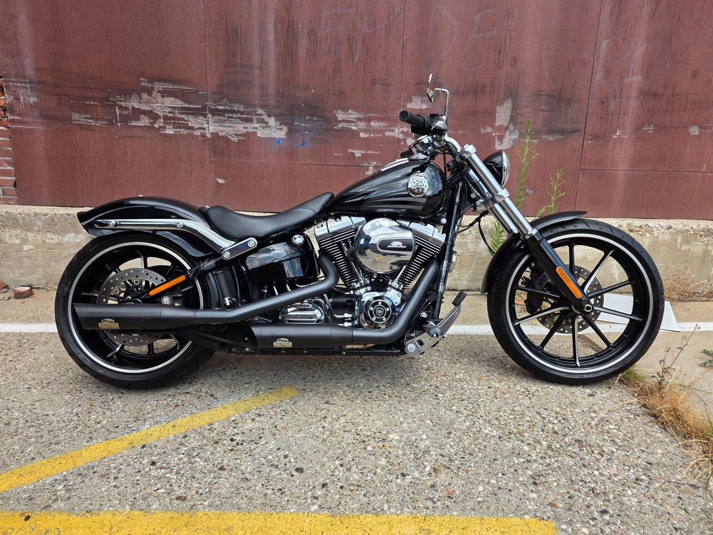 HARLEY-DAVIDSON ZEER NETTE BREAKOUT FXSB (bj 2016), Motoren, Motoren | Harley-Davidson, Bedrijf, Chopper, meer dan 35 kW, 2 cilinders