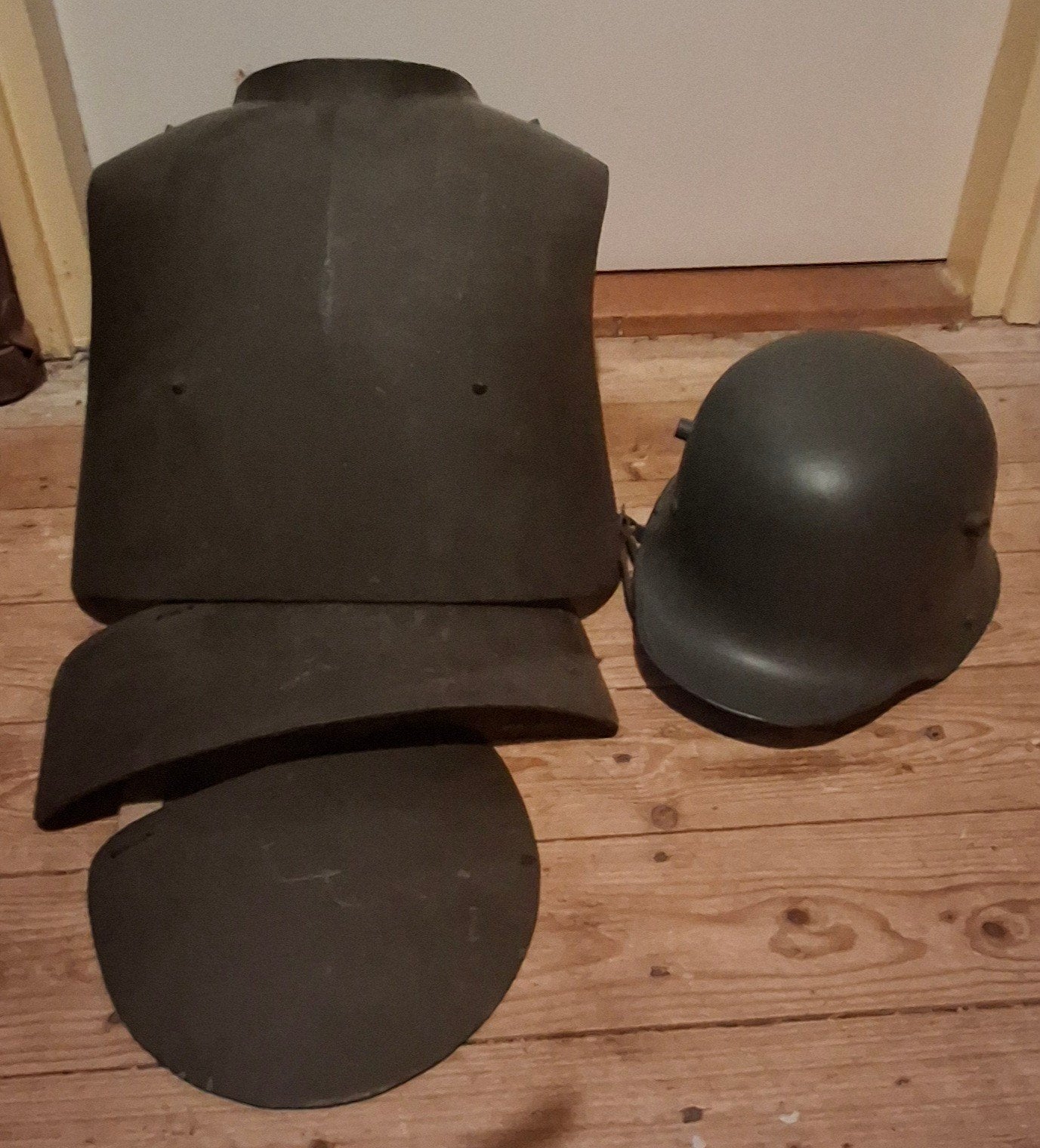 Grabenpanzer en stahlhelm m16 duits / repro, Verzamelen, Militaria | Tweede Wereldoorlog, Ophalen of Verzenden, Duitsland