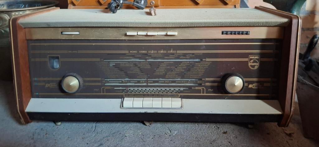 Oude Philips radio, meer dan 60 jaar oud, Ophalen