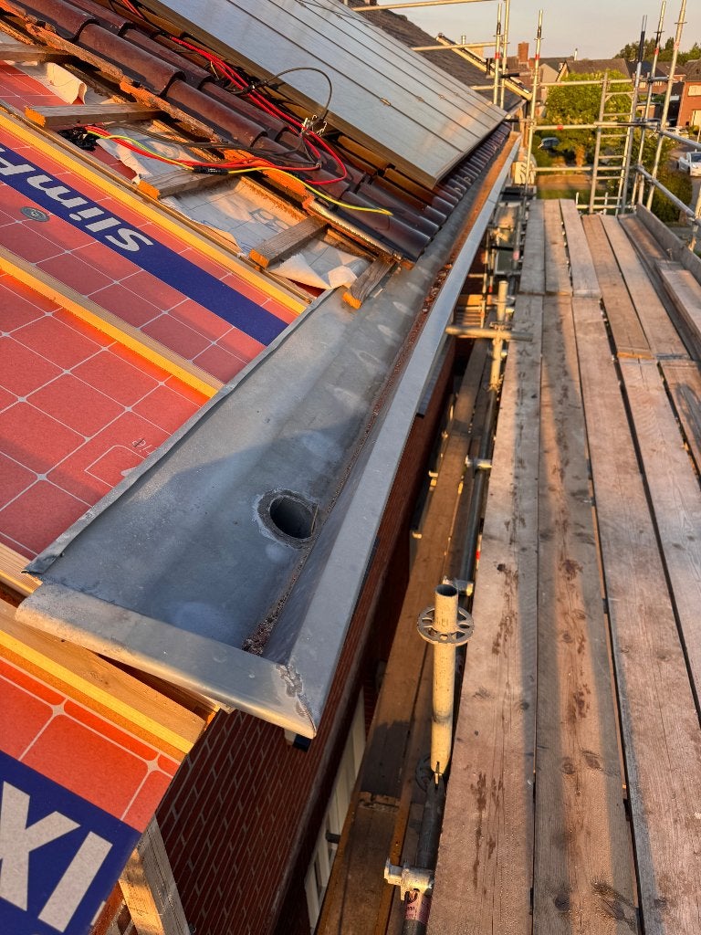 Zinken Dakgoot 2x8,2meter met afvoer 75mm, Ophalen, Gebruikt, 6 meter of meer, 60 tot 80 mm