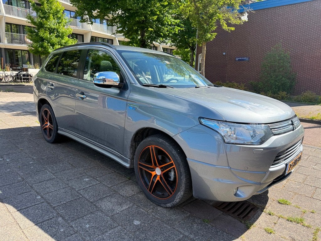 Mitsubishi Outlander 2.0 PHEV Instyle+, 4 cilinders, Vierwielaandrijving, Hybride Elektrisch/Benzine, SUV of Terreinwagen