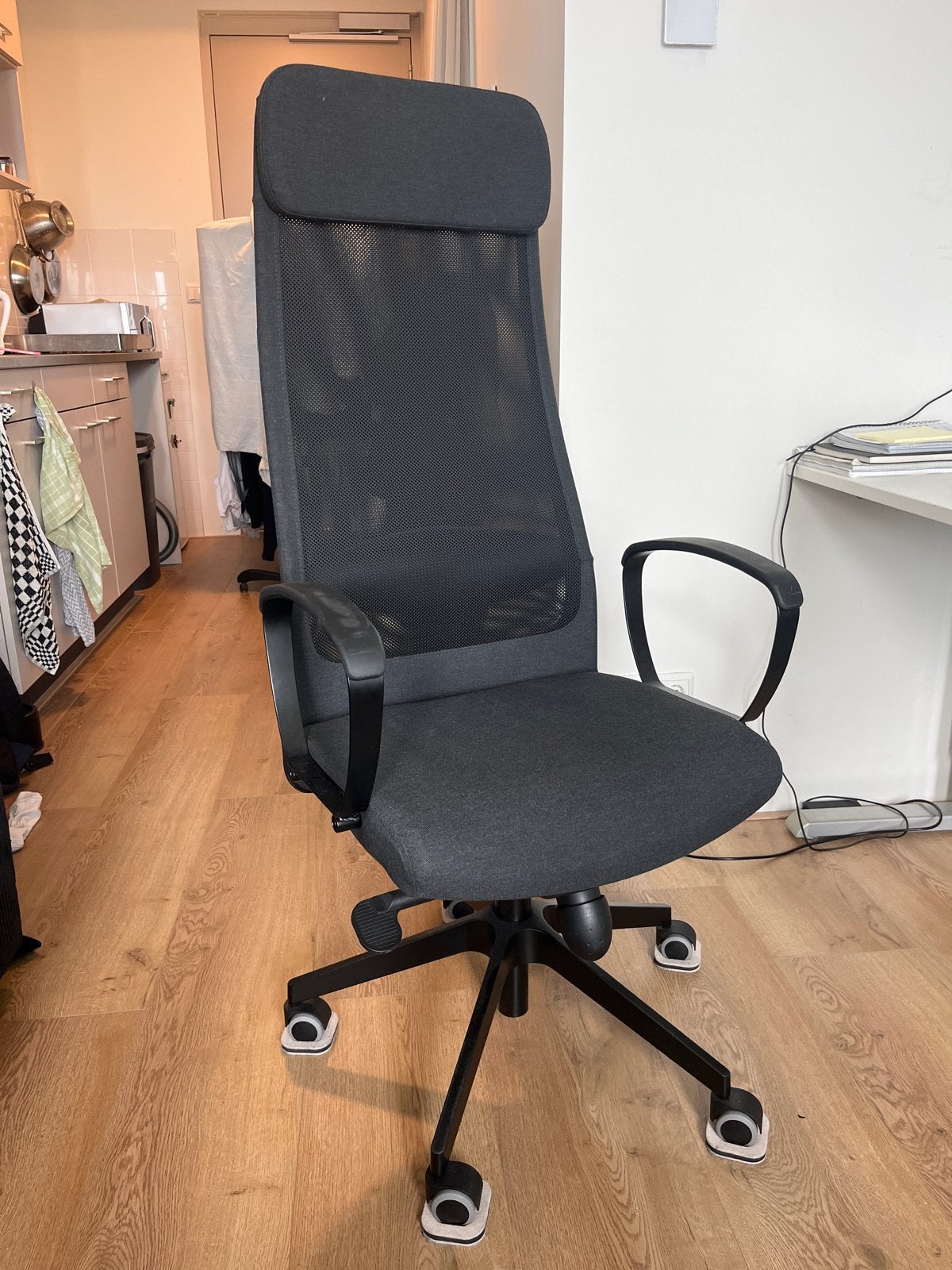 Comfortabele zwarte bureaustoel met mesh rugleuning, Huis en Inrichting, Bureaustoelen, Ophalen, Zwart, Zo goed als nieuw, Bureaustoel
