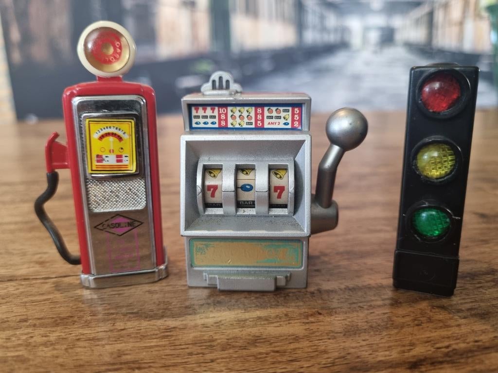 Miniatuur aansteker set: benzinepomp, gokkast, verkeerslicht, Verzamelen, Ophalen of Verzenden, Gebruikt, Aansteker