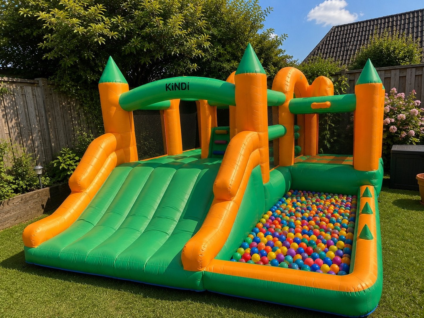 Kindi springkasteel-speelplaats-waterglijbaan-basketbalring, Ophalen, Zo goed als nieuw