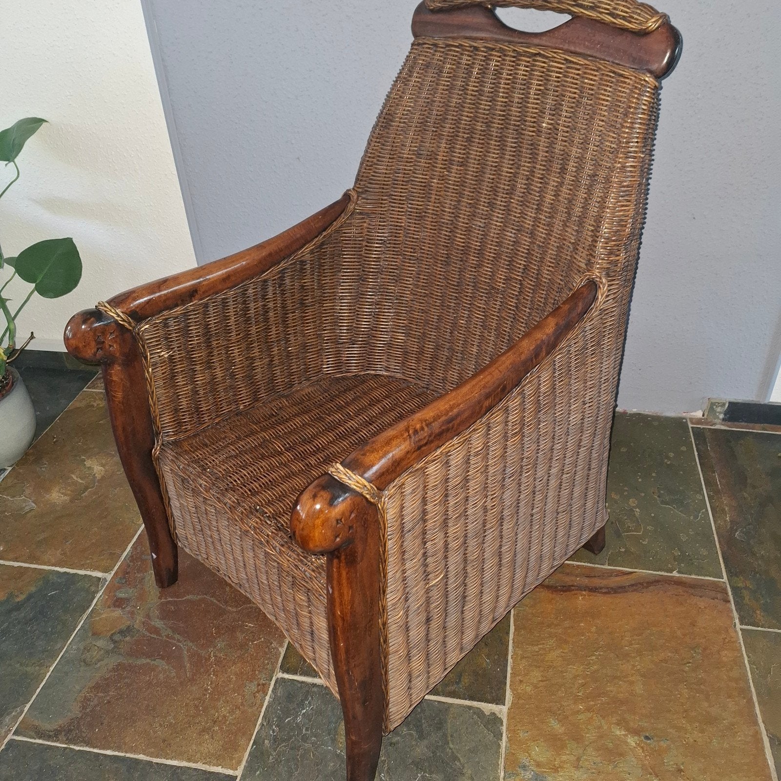 Mooie rieten stoel in goede staat, Huis en Inrichting, Stoelen, Ophalen, Gebruikt, Bruin, Hout