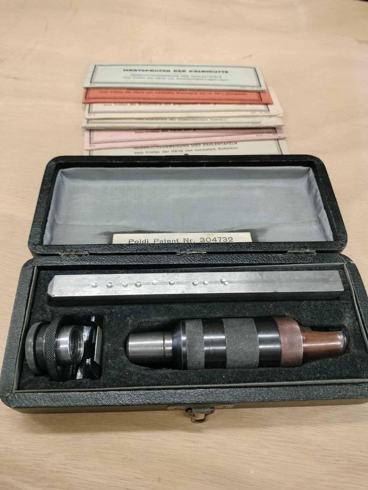 Antieke Poldi Hardheidsmeter met toebehore, Ophalen of Verzenden