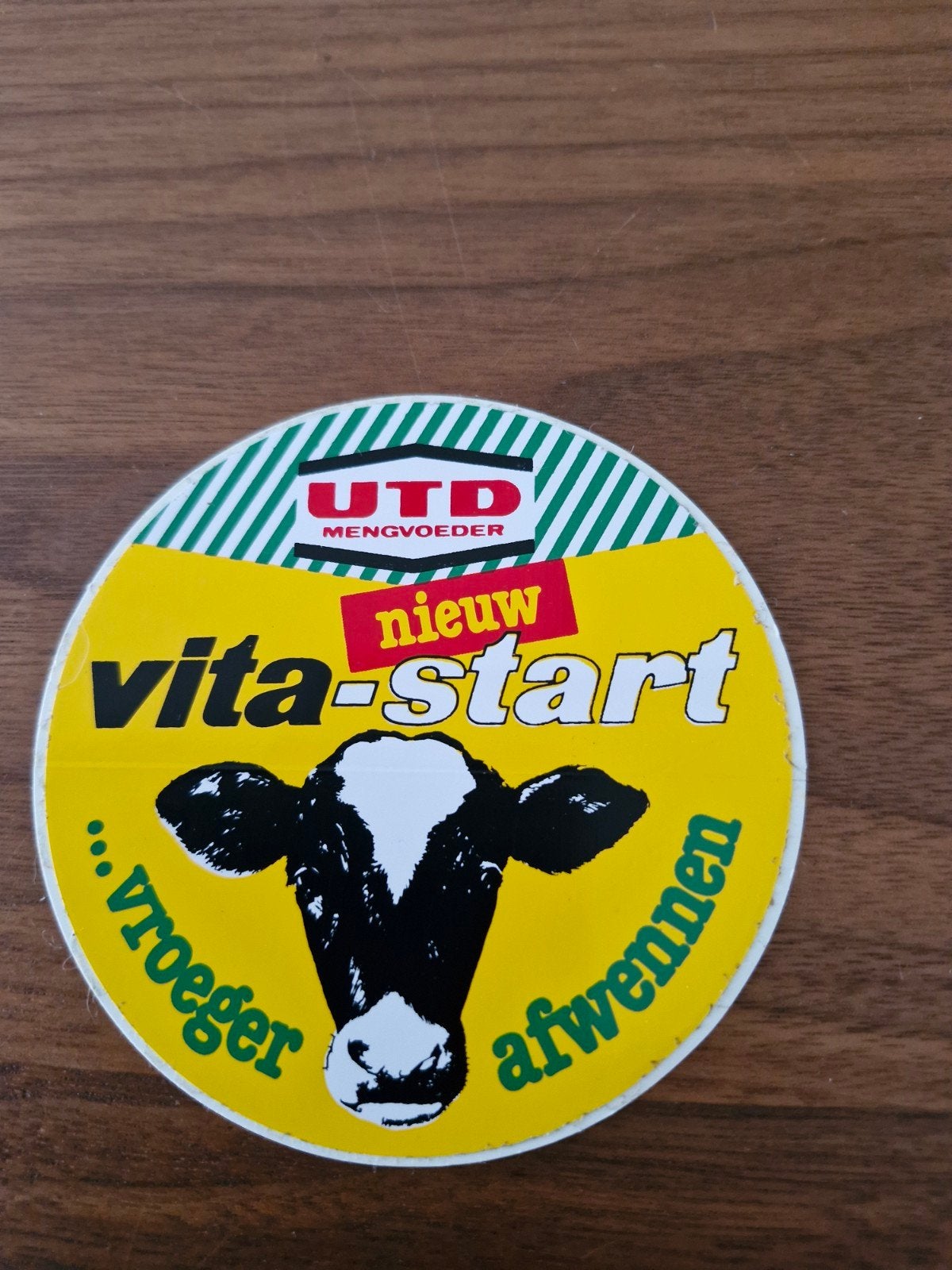 11511 Vintage UTD Mengvoeder Vita-Start Sticker met Kalf, Ophalen of Verzenden