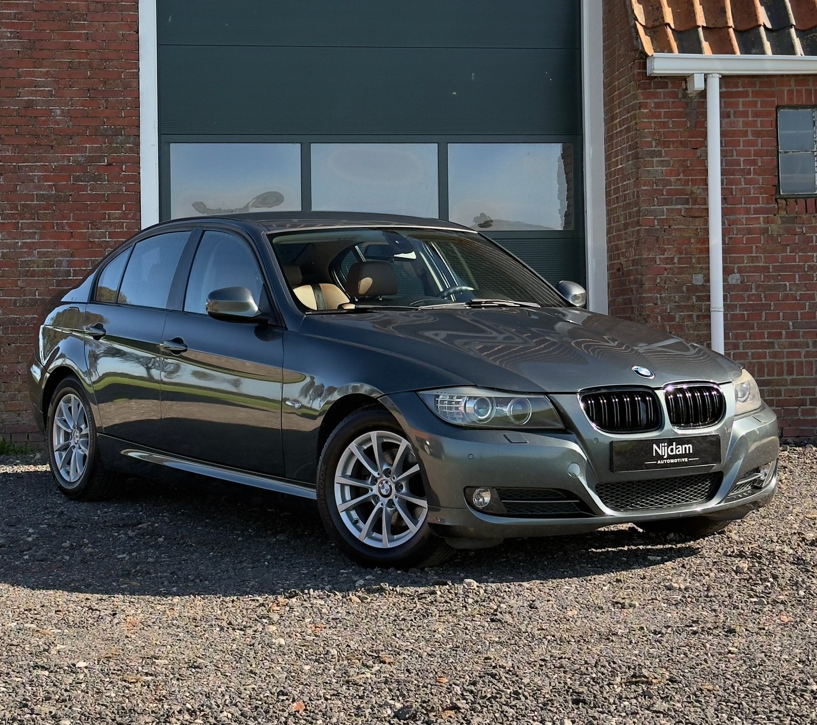 BMW 318i E90 LCI | Tasman | Bruin leder | Xenon | PDC V+A |, Auto's, Achterwielaandrijving, Beige, Verwarmde buitenspiegels, Bedrijf