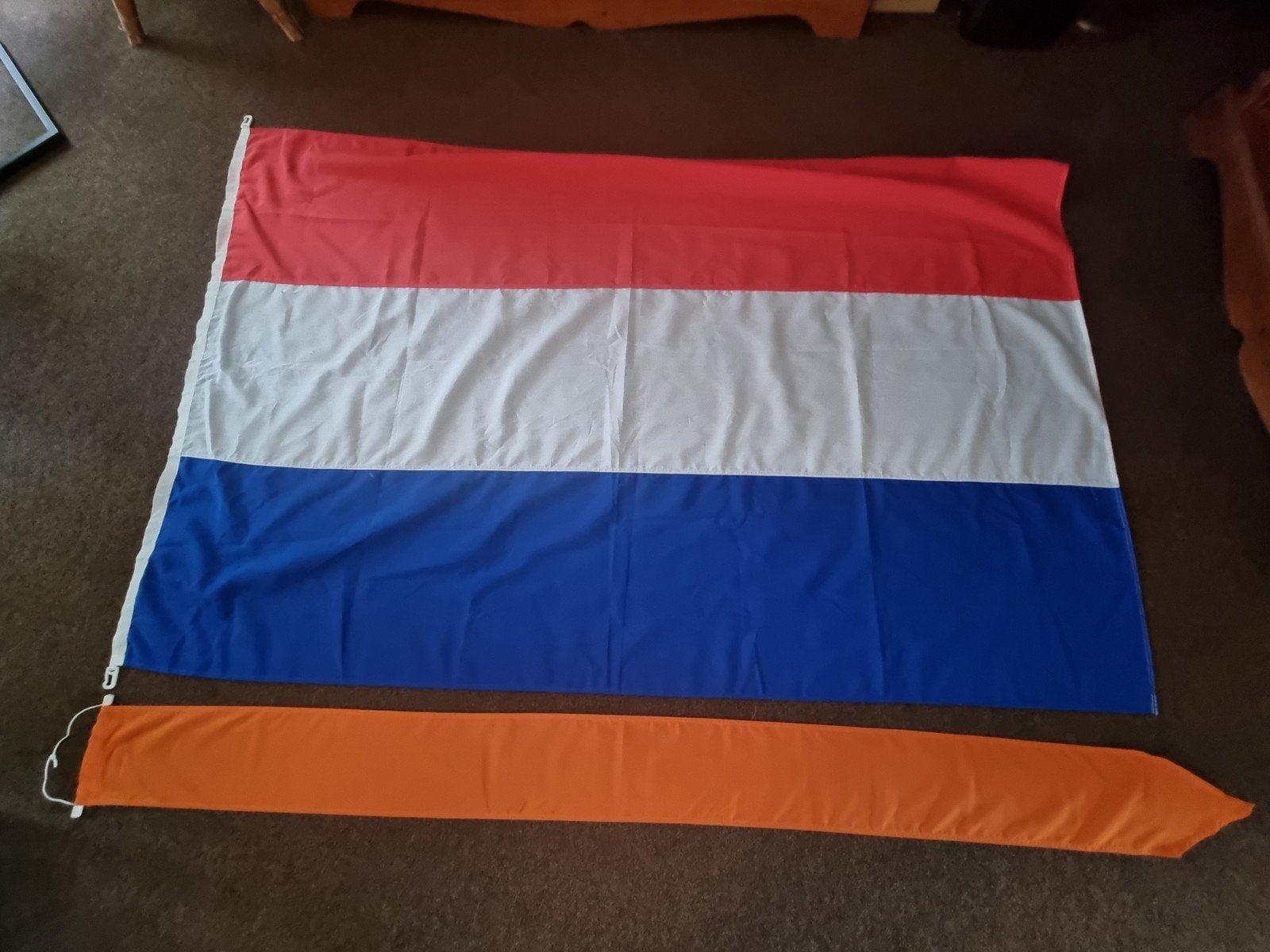 Nederlandse vlag met vaandel, Diversen, Ophalen