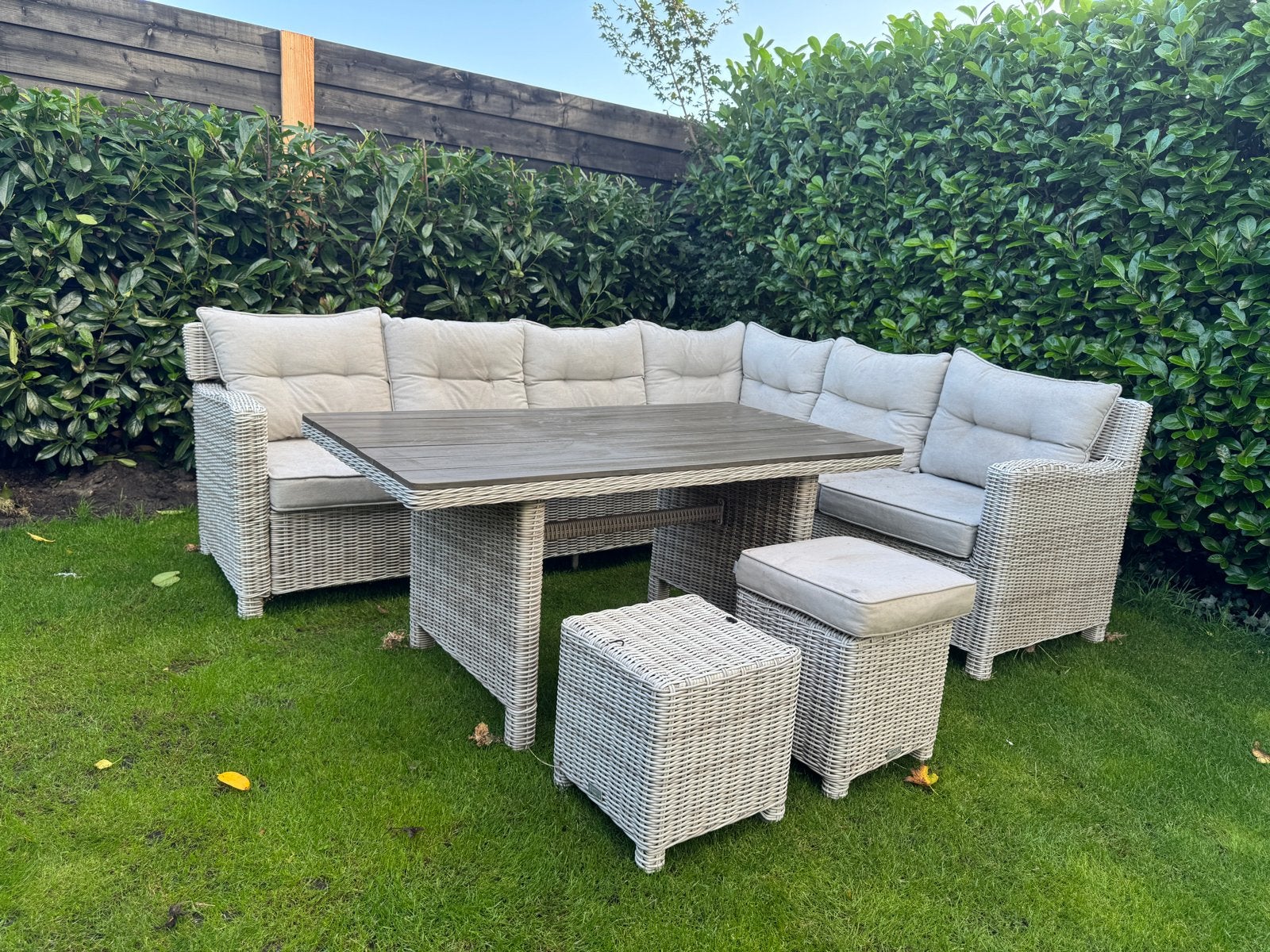 Comfortabele Wicker Loungeset met Eettafel en Hockers, Ophalen, Gebruikt, Meer dan 8 zitplaatsen, Loungeset