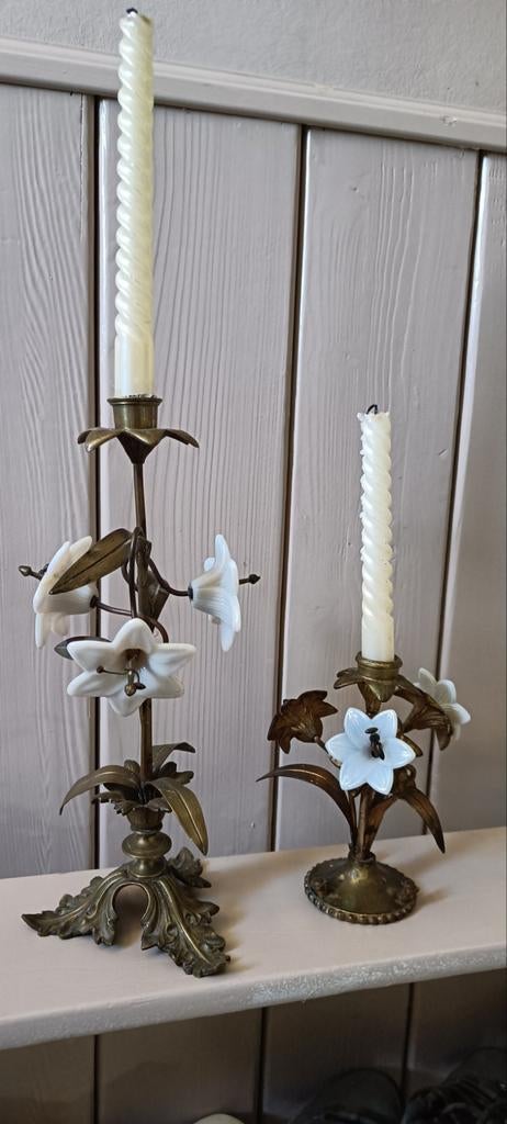 Antieke Messing Kandelaar met Opaline Bloemen, Antiek en Kunst, Ophalen of Verzenden, Koper of Brons