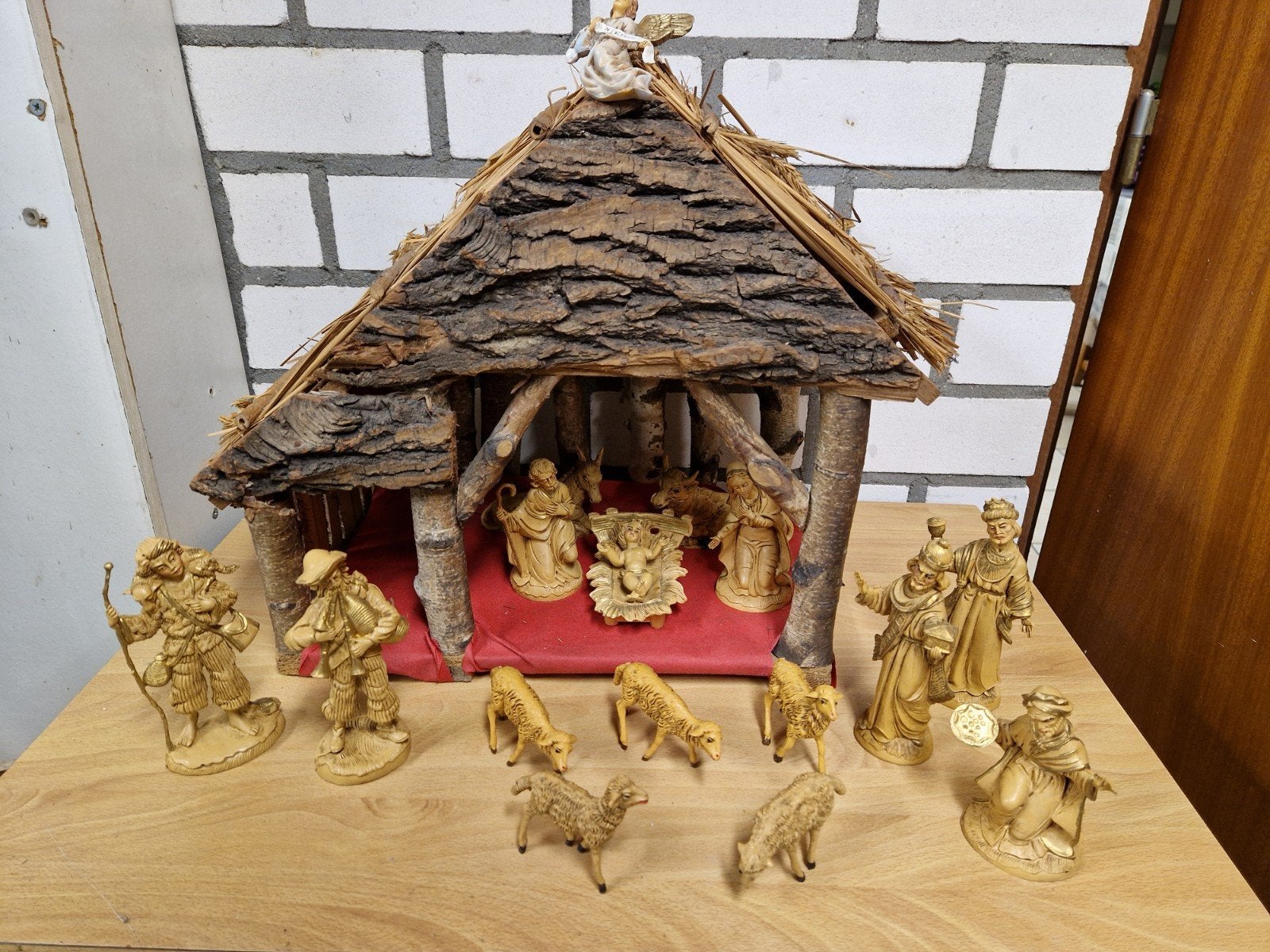 mooie houten kerststal kunststof beeldenset  16 d. h15cm, Diversen, Ophalen, Gebruikt