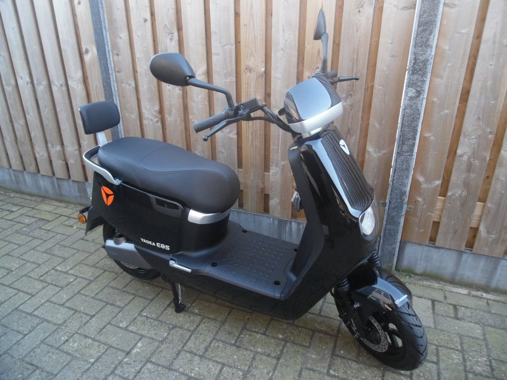 AKTIE Yadea E8S  ZWART Elektrisch 45km GRATIS HELM/SLOT, Moteo NL BV, Bonnetstraat 1 6718XN Ede NL, Sales@moteo.nl, Yadea, Elektrisch