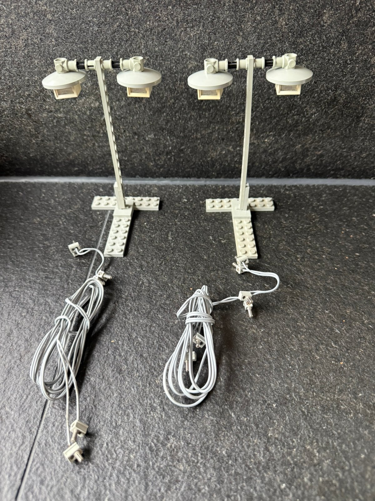 Lego 12 volt 2 lichtmasten lantaarnpalen voor trein jaren 80, Kinderen en Baby's, Speelgoed | Duplo en Lego, Ophalen of Verzenden