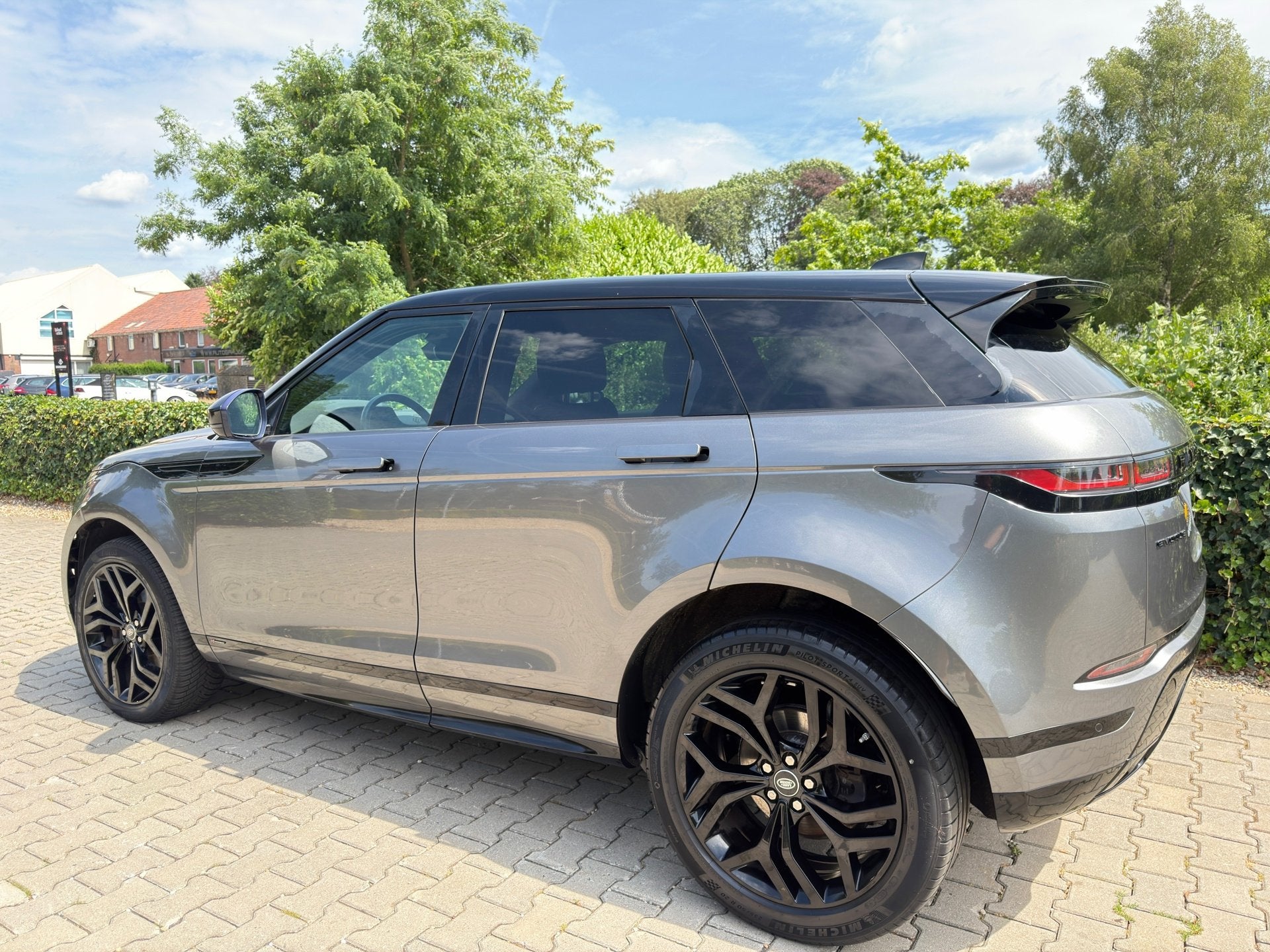 Foto 5 van Land Rover Range Rover Evoque 2.0 P200 AWD R-Dynamic HSE BLA