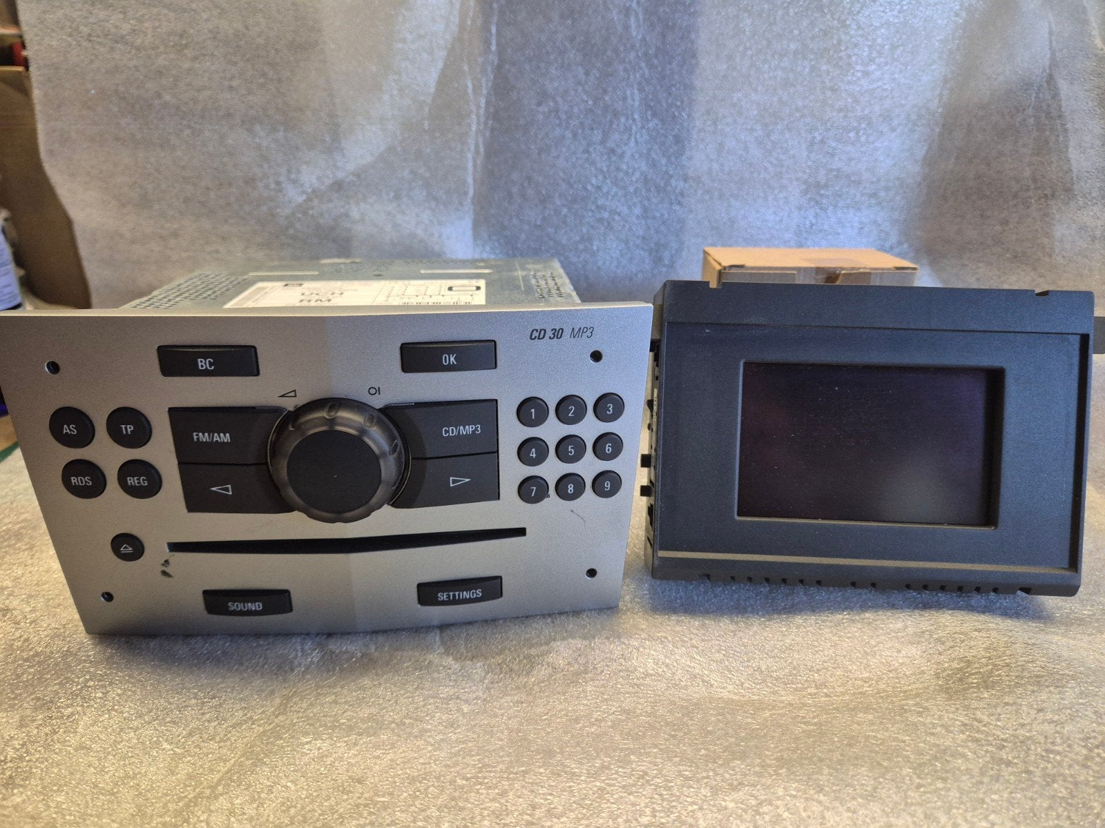 Opel CD 30 MP3 Radio met Display - Delphi Grundig, Ophalen