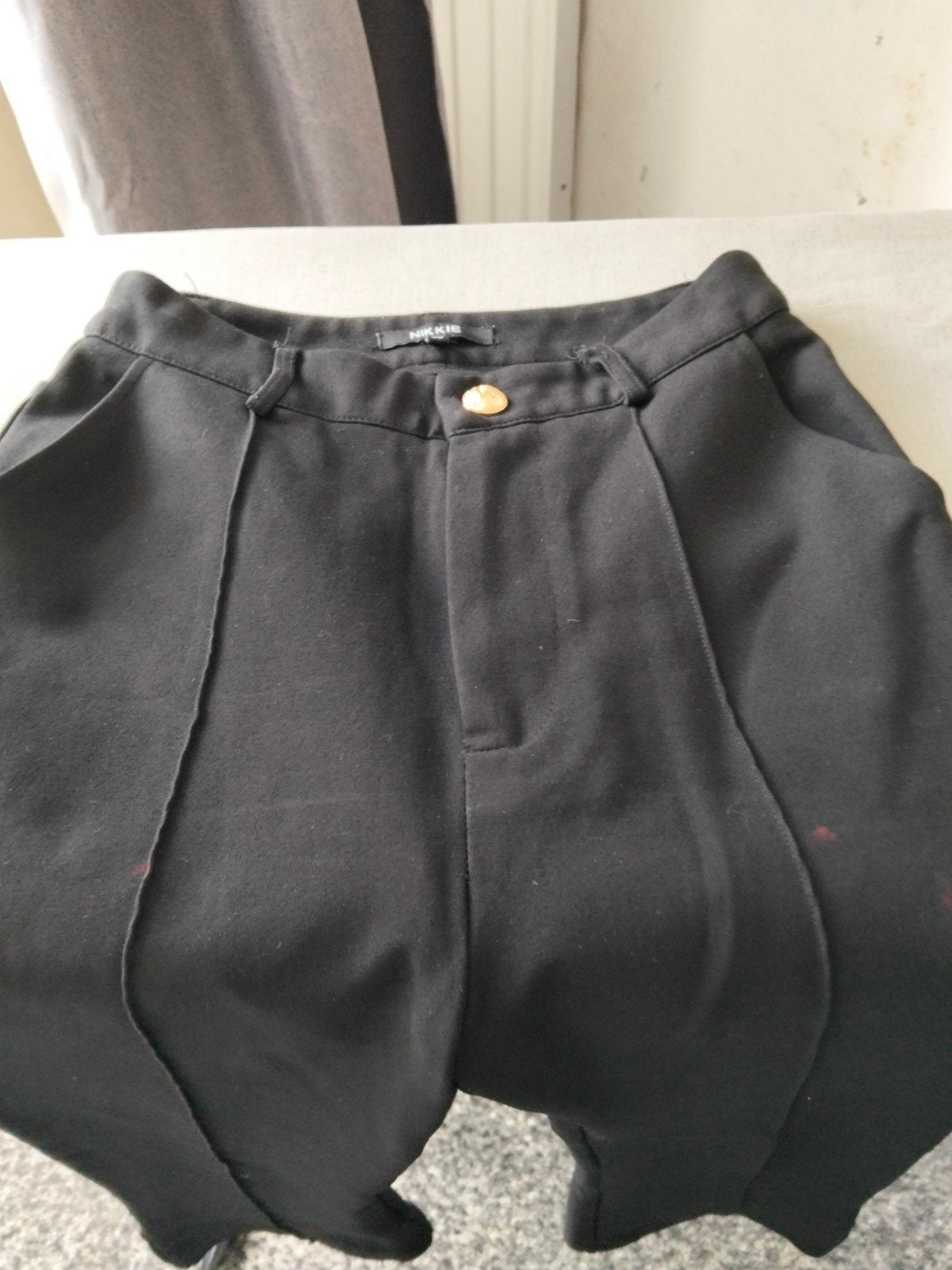 Nikkie broek flared 36, Kleding | Dames, Schoenen, Ophalen, Zo goed als nieuw, Zwart, Hoge laarzen