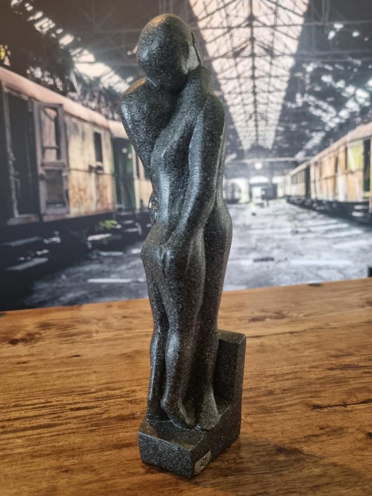 Abstract sculptuur 'Omhelzing' van Ros., Groep mensen, Handgemaakt, Ophalen of Verzenden, Steen of Keramiek