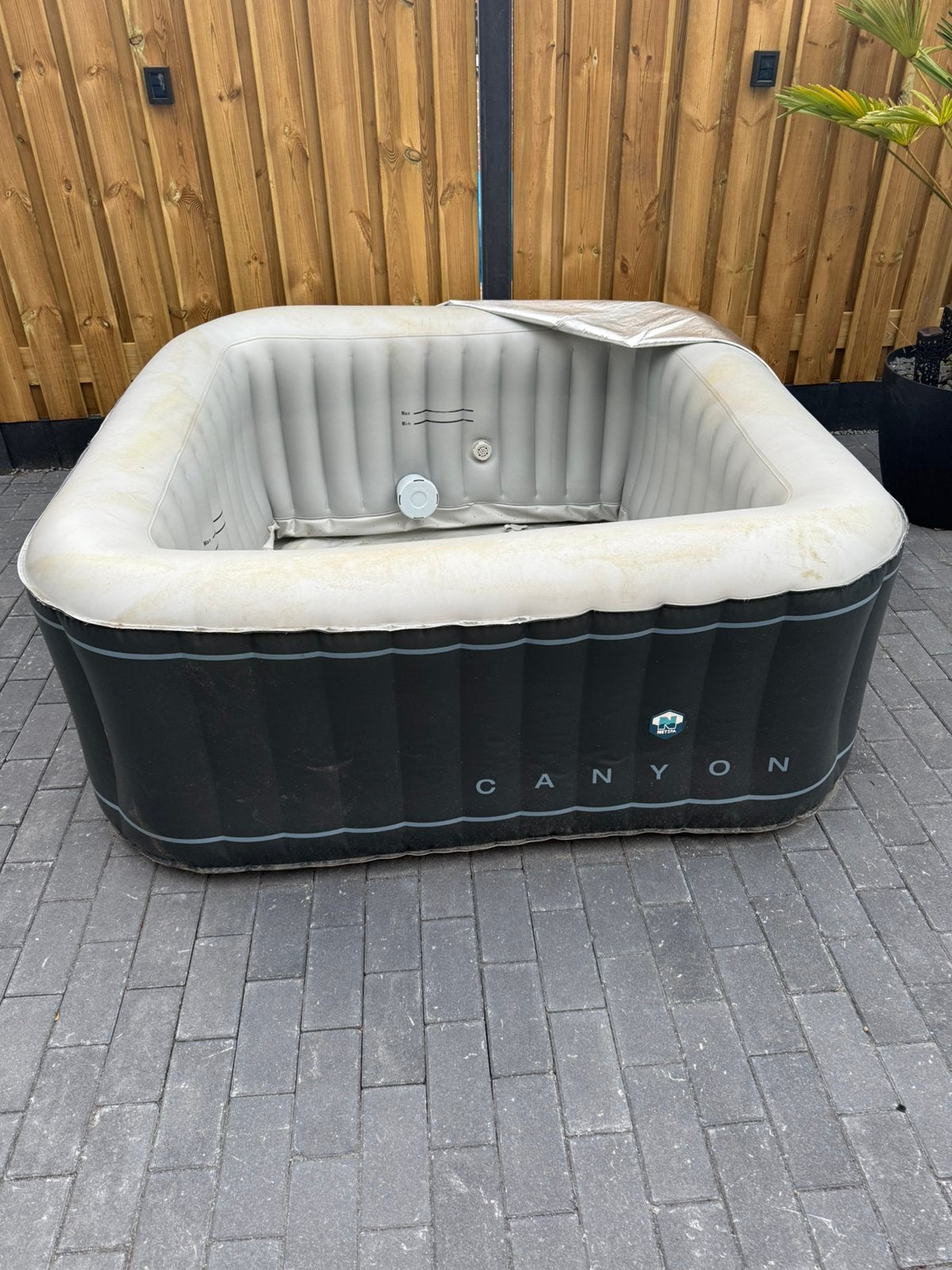 4 persoons jacuzzi., Ophalen, Zo goed als nieuw, Pomp