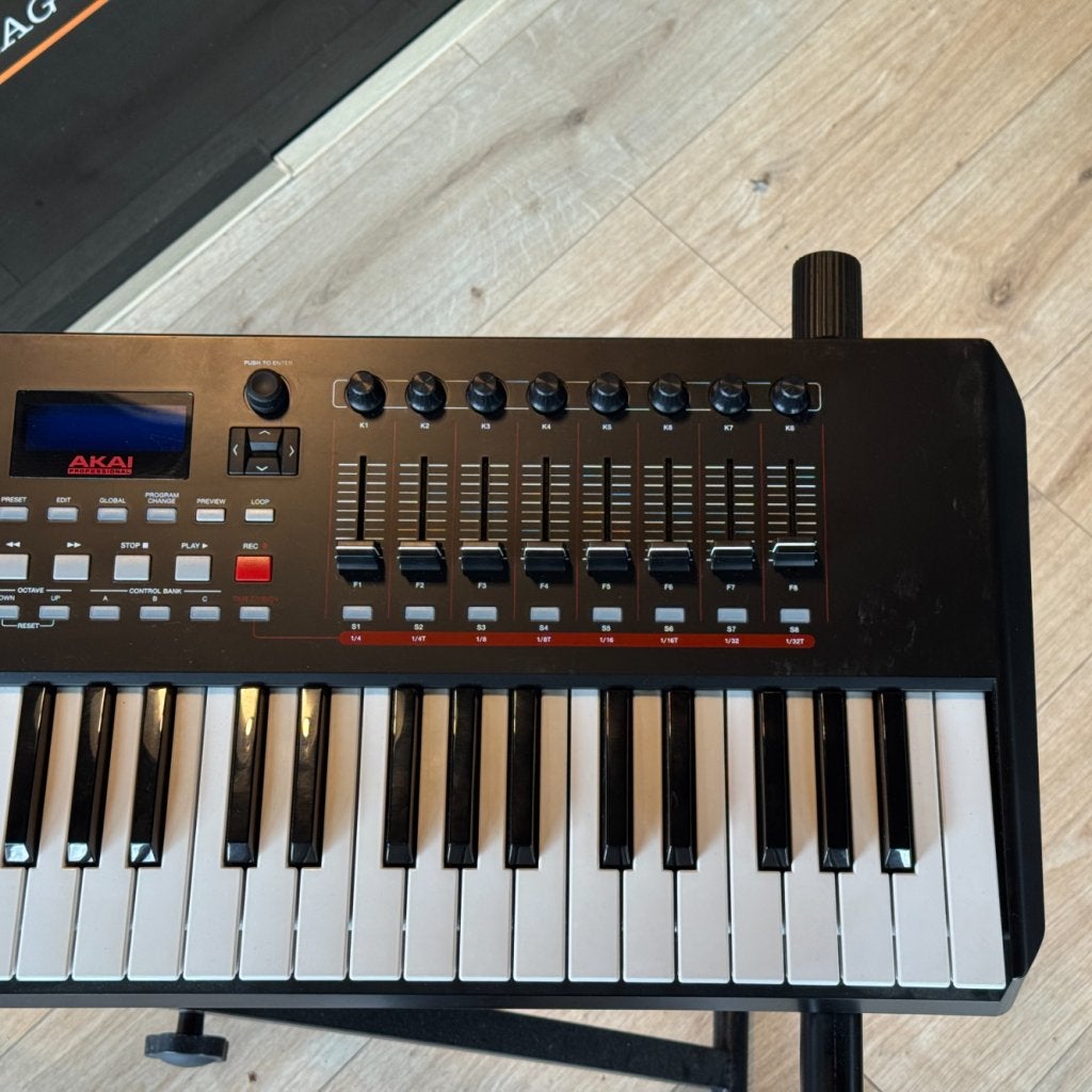 Akai Professional MPK261 Midi-Keyboard, Muziek en Instrumenten, Midi-apparatuur, Akai, Zo goed als nieuw, Support@akai.com, Akai Professional
200 Scenic View Drive
Suite 201
Cumberland, RI 02864
United States