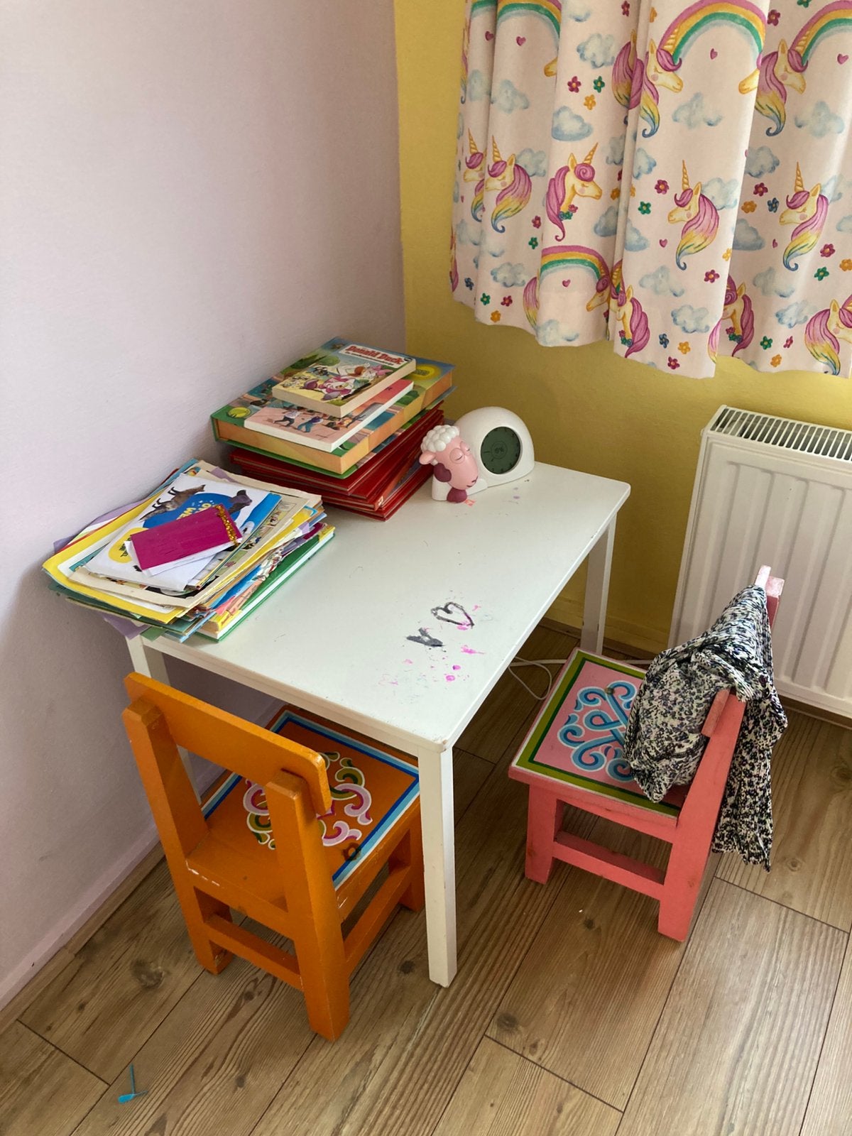 Kindertafeltje met twee stoeltjes, Ophalen, Gebruikt, Tafel(s) en Stoel(en)