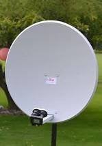 Schotelantenne met LNB met 4 koppen met driepoot, Audio, Tv en Foto, Schotelantennes, Ophalen of Verzenden, Gebruikt, (Schotel)antenne-accessoires