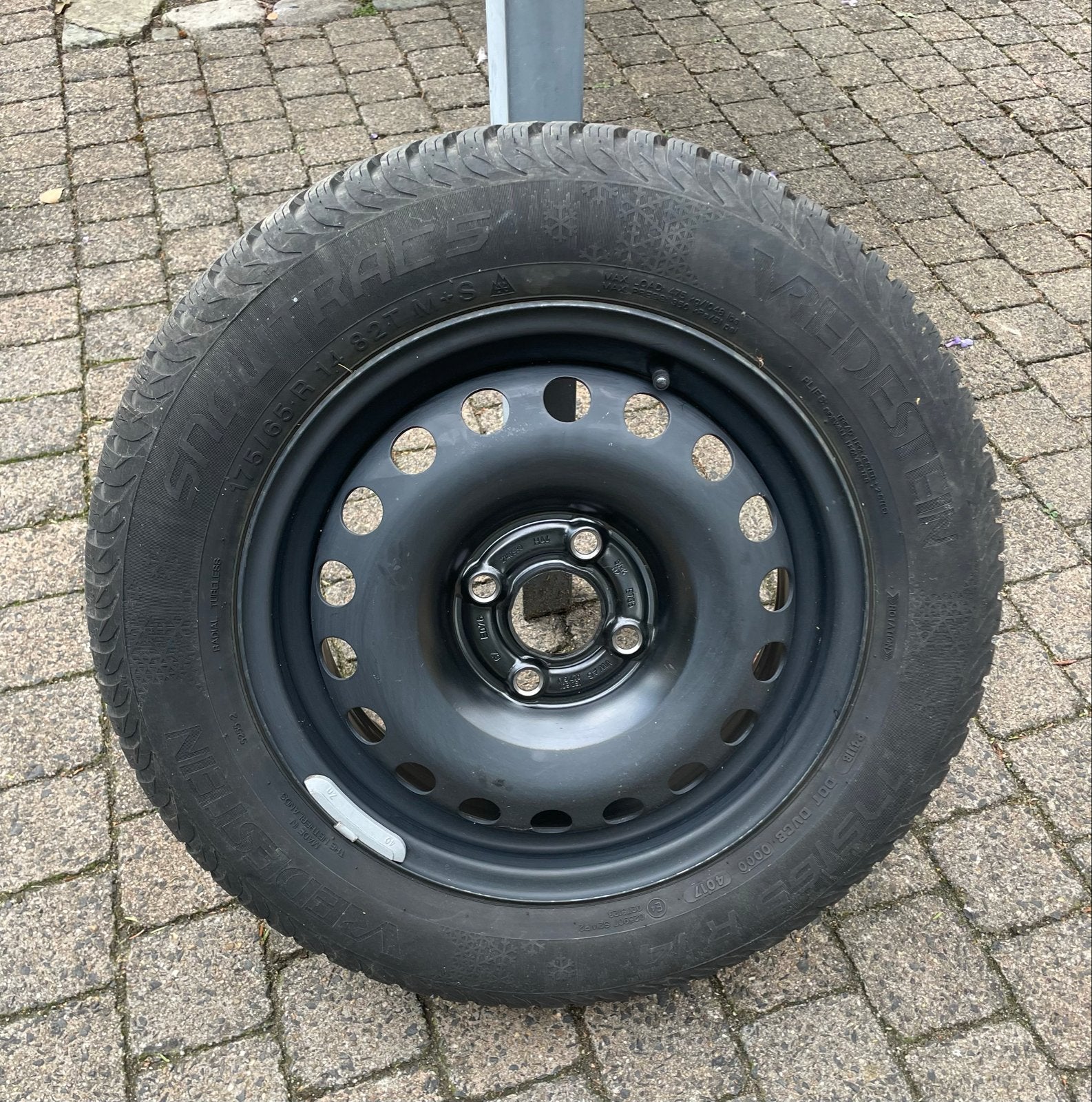Winterbanden 175/65/R14 op stalen velgen 4x100 Skoda CityGo, Ophalen, 14 inch, Gebruikt, 175 mm