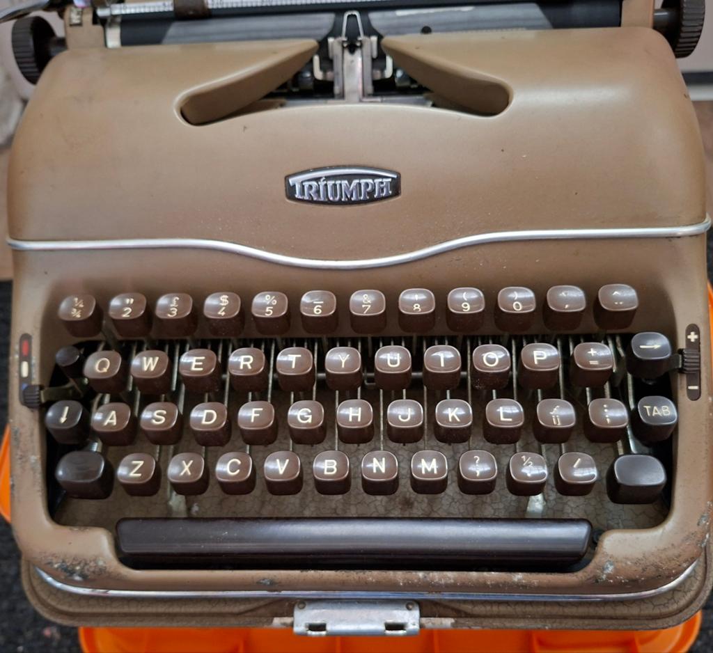 Triumph typemachine, Ophalen