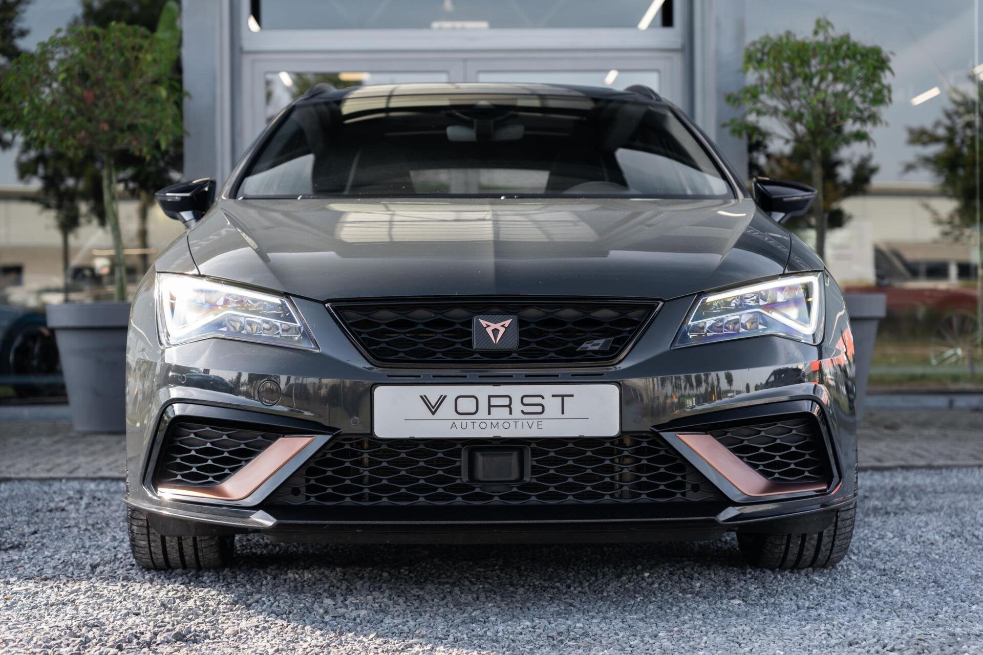Seat Leon 2.0 TSI CUPRA R 4Drive Carbon Pano Beats Brembo, Dealer onderhouden, 15 km/l, Gebruikt, 4 cilinders