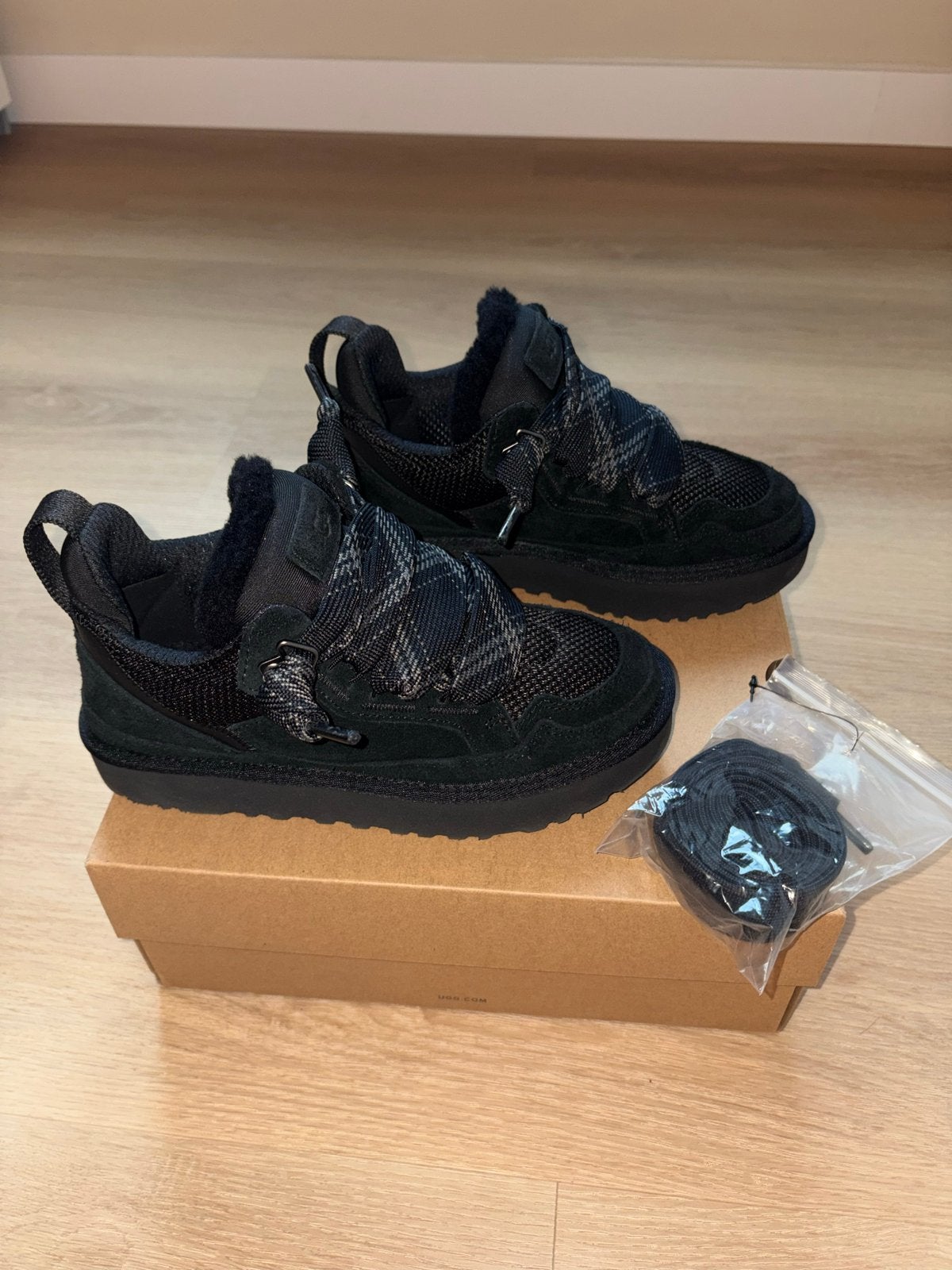 UGG Lowmel sneakers zwart maat 36 🖤, Ophalen, Zwart, Sneakers of Gympen, Zo goed als nieuw