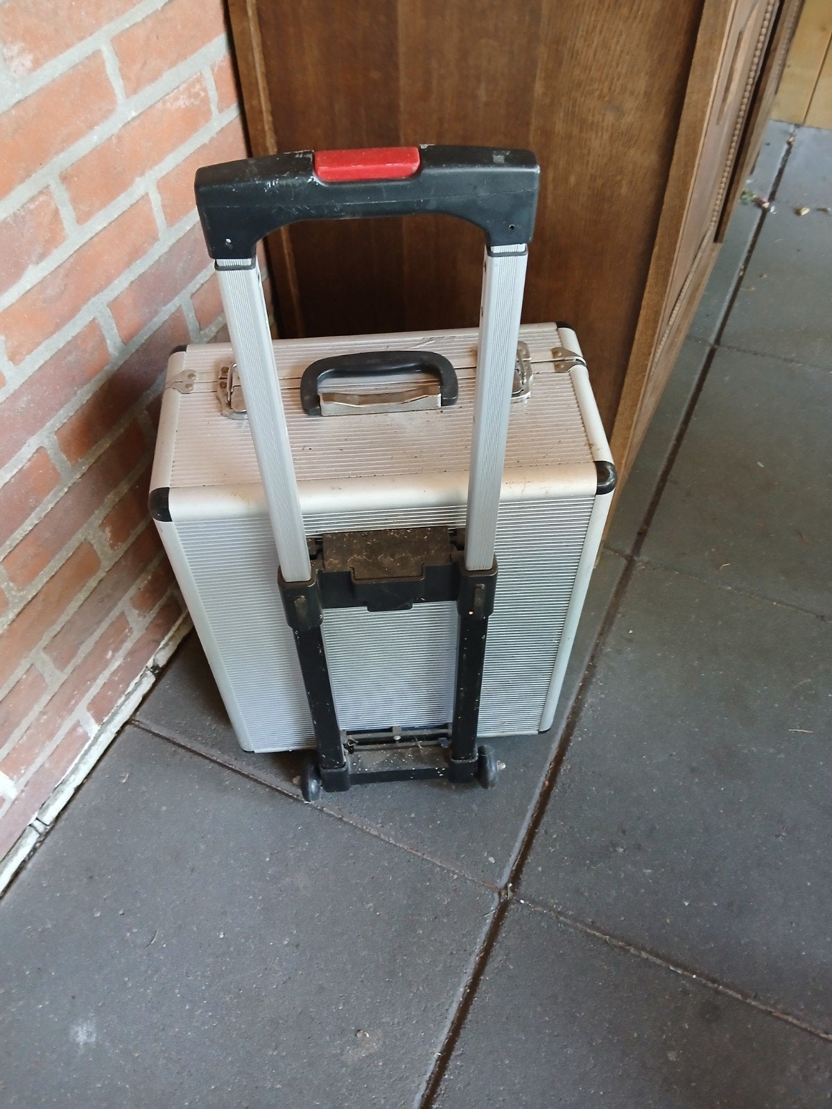 Aluminium koffer met wieltjes en uitschuifbaar handvat, Wieltjes, Gebruikt, Minder dan 50 cm, Ophalen of Verzenden