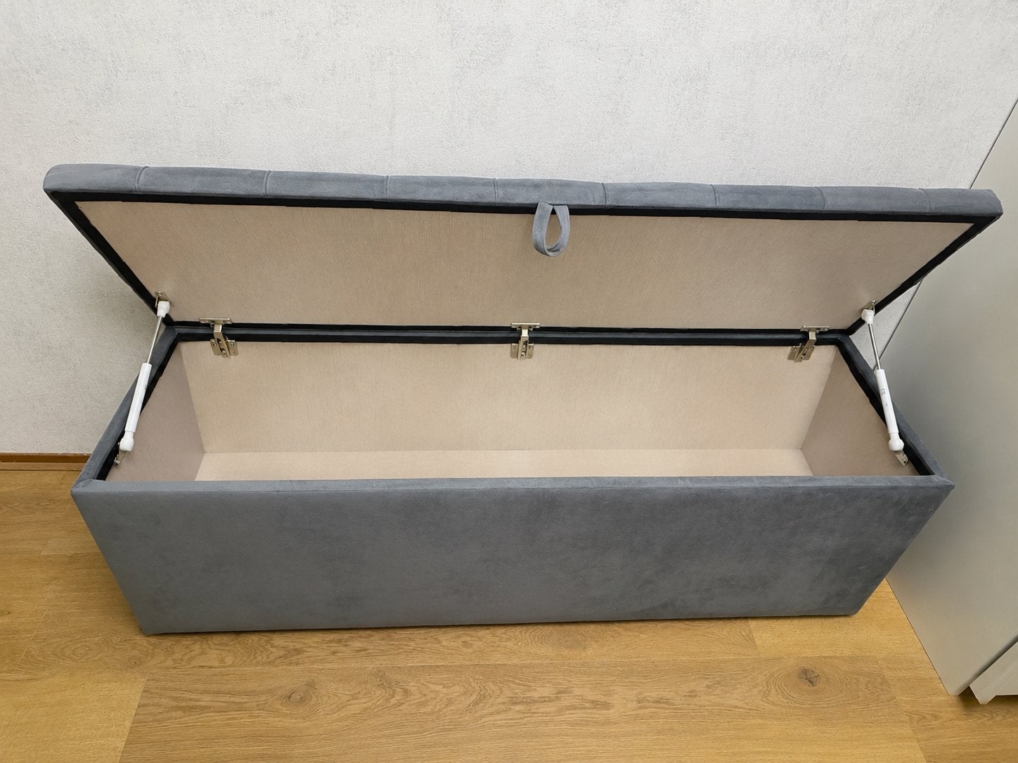 Grijze opbergbank met ruime opbergruimte, Ophalen, Zo goed als nieuw, 75 tot 100 cm, 150 tot 200 cm