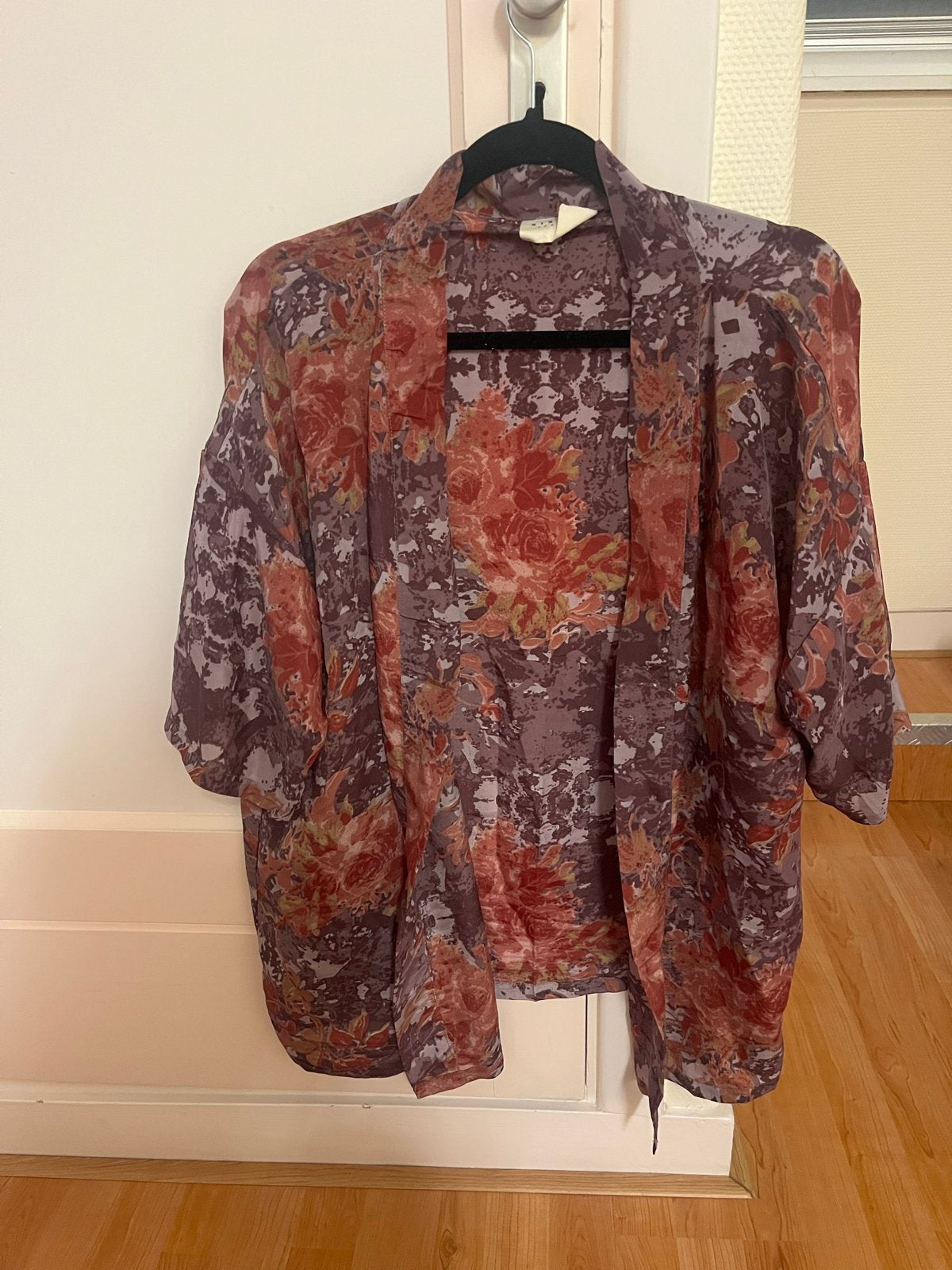 Sissel Edelbo Kimono - Bloemenprint - One Size, Ophalen of Verzenden, Zo goed als nieuw, Maat 42/44 (L), Paars