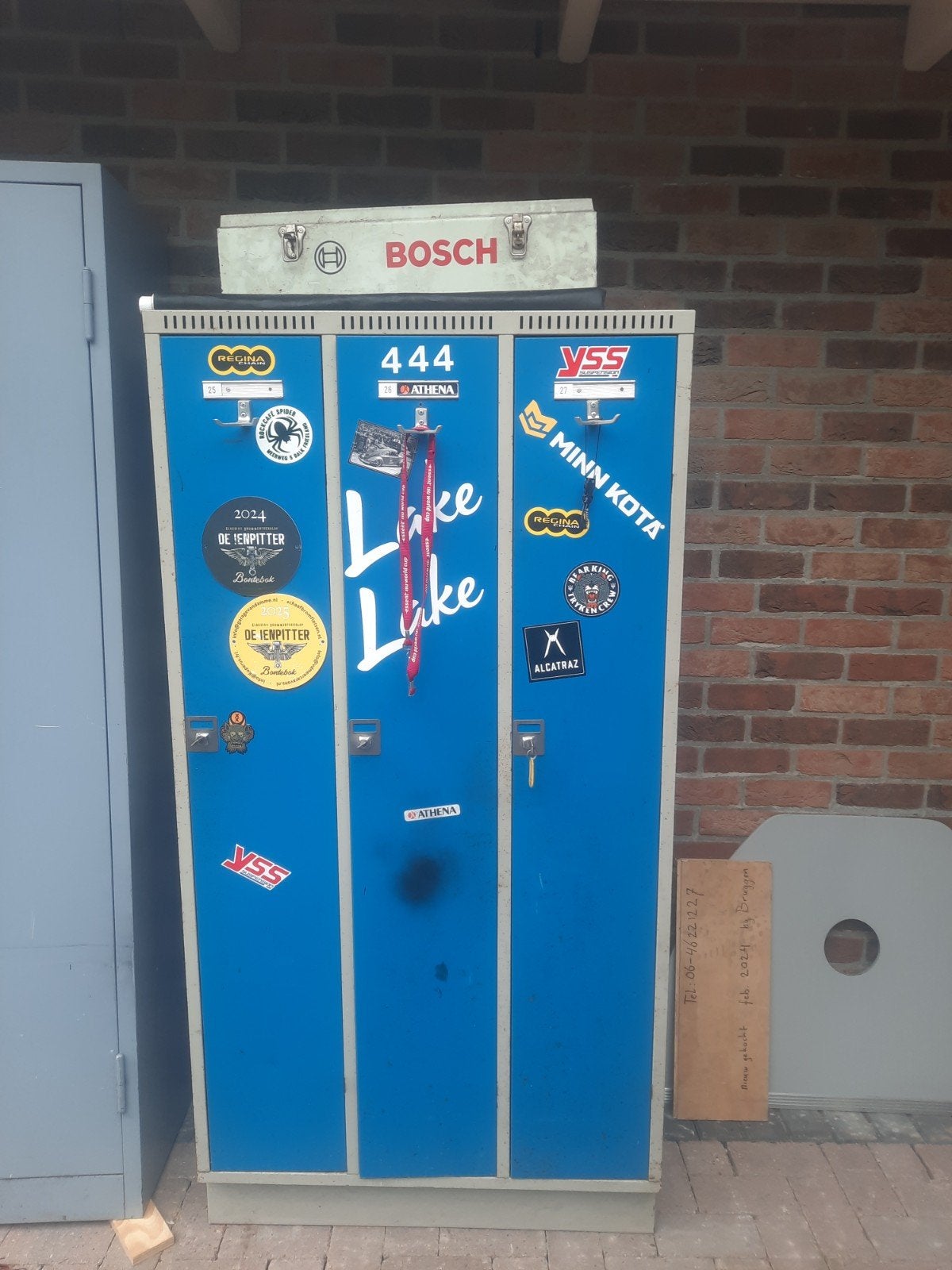 Metalen locker met 3 deuren en planken, Ophalen of Verzenden, Gebruikt, Industrieel