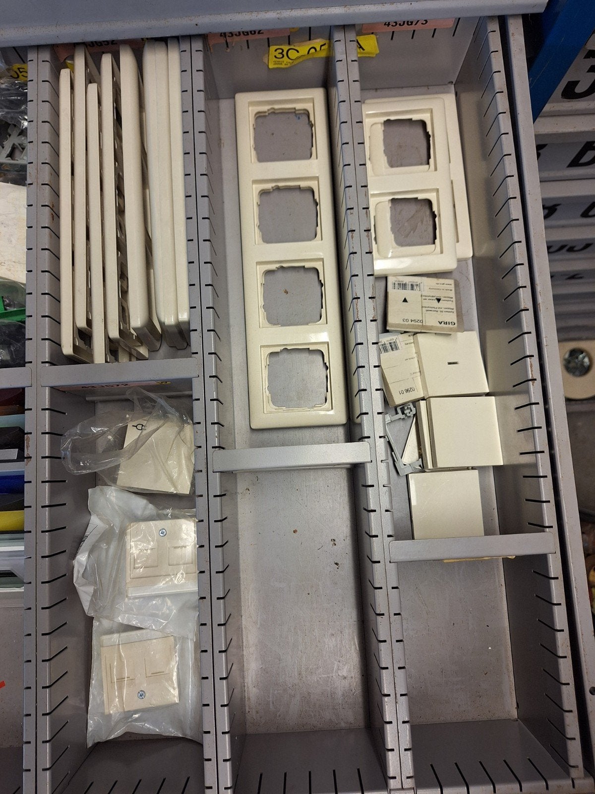Gira crème glans systeem 55, Doe-het-zelf en Verbouw, Ophalen of Verzenden, Nieuw, Gira, Afdekraam