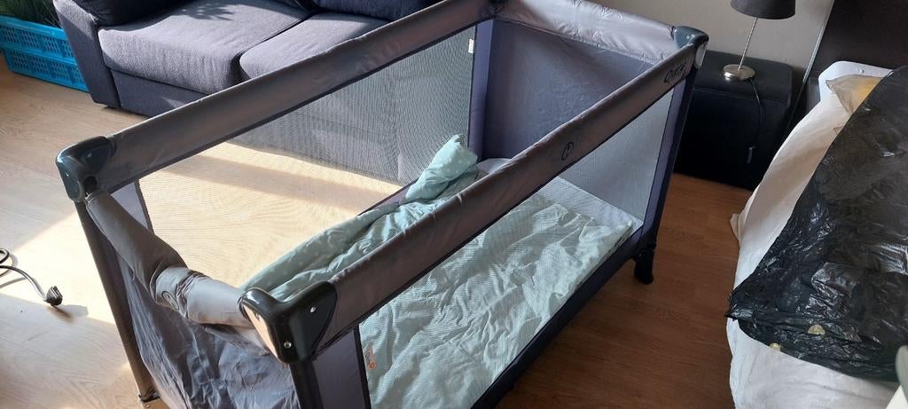 Weinig gebruikte campingbedje, Ophalen, Zo goed als nieuw, Reisbedje