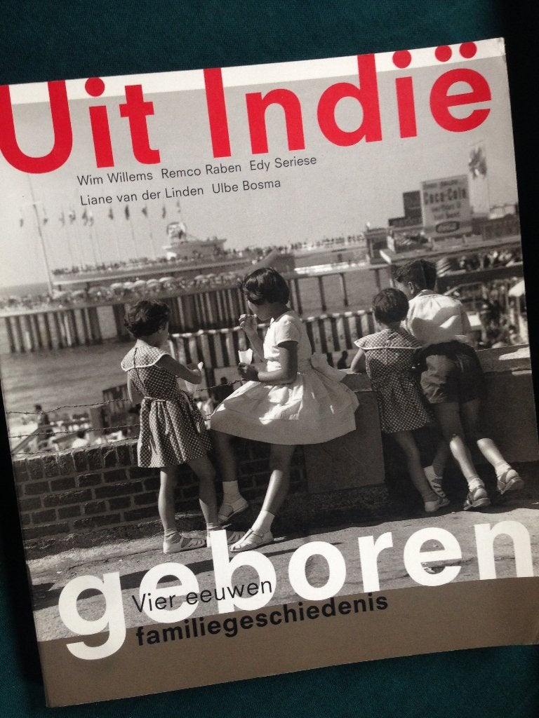 Uit Indie Geboren - vier eeuwen familiegeschiedenis, Ophalen of Verzenden, 20e eeuw of later, Zo goed als nieuw