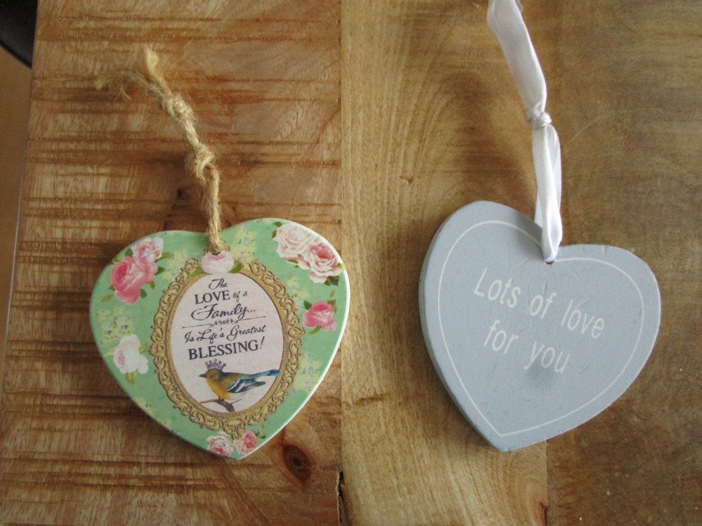 Twee schattige hartjes met tekst, Met ophangmogelijkheid, Ophalen of Verzenden, Zo goed als nieuw, Hout