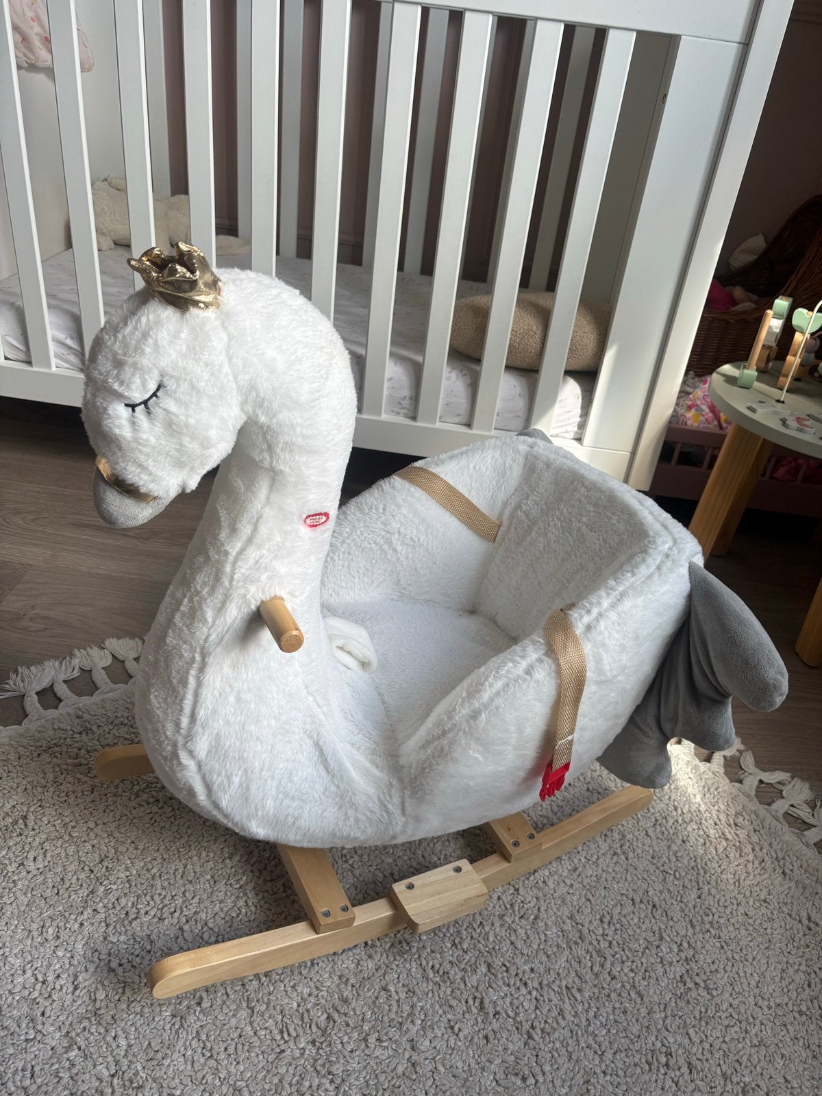 Schattige Witte Zwaan Schommelstoel voor Baby's en Peuters, Ophalen, Zo goed als nieuw, Jongen of Meisje