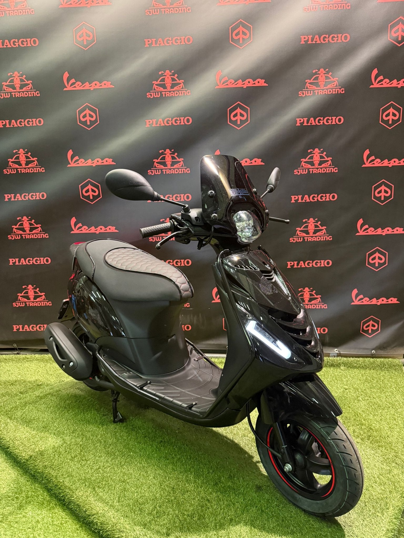 Piaggio Zip 2022 Brom! Black on Black / RS Zadel / Garantie!, Fietsen en Brommers, Scooters | Piaggio, Ophalen of Verzenden, Zip