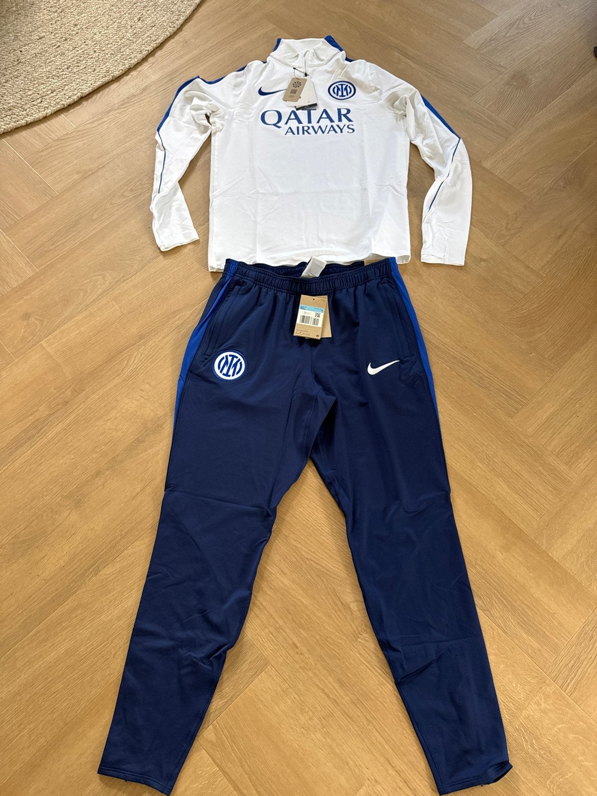 Nieuw! Origineel Inter Milan Trainingspak Maat M, Sport en Fitness, Maat M, Ophalen of Verzenden, Nieuw, Trainingspak