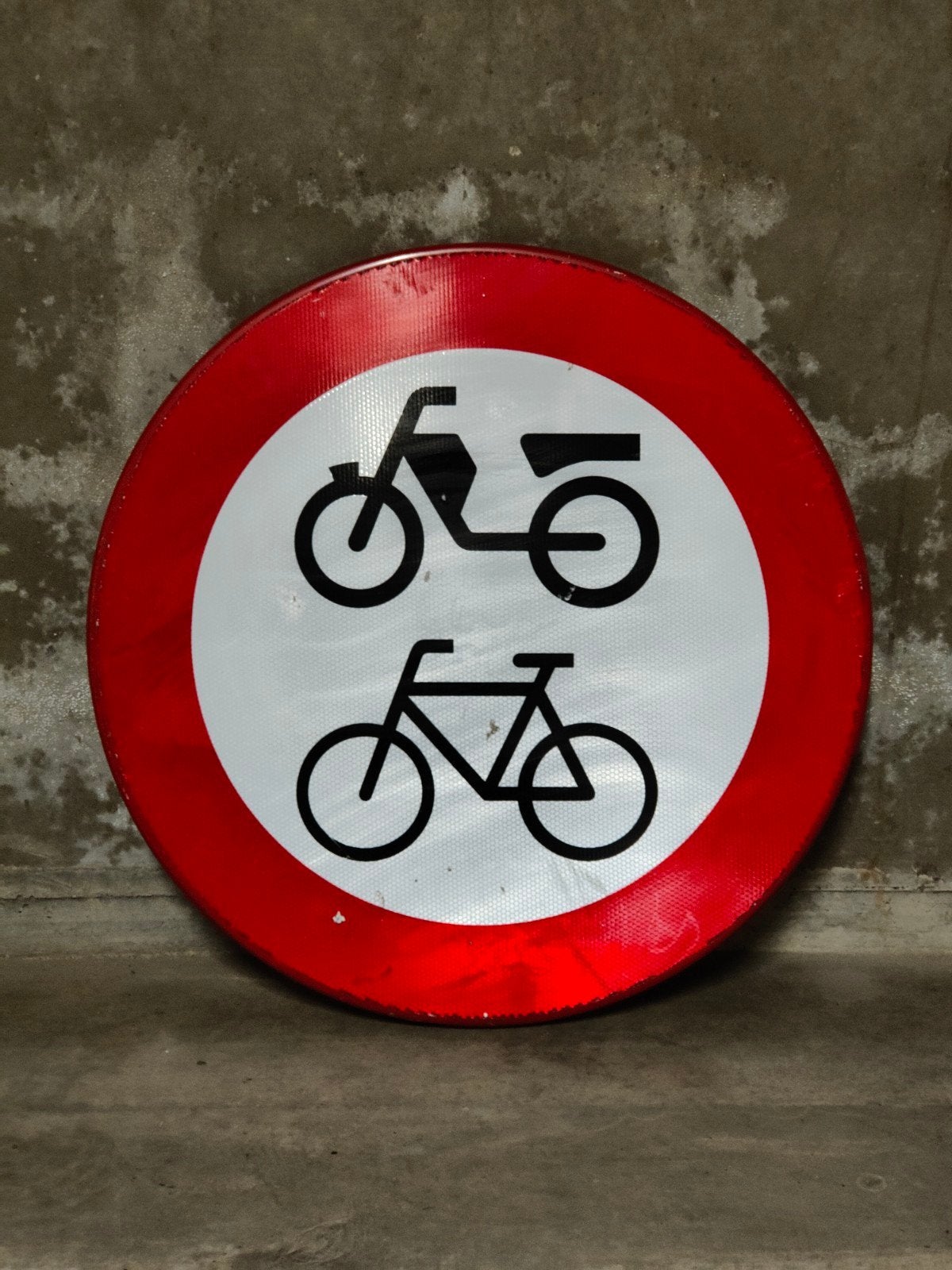 Origineel industrieel verkeersbord Bromfiets/Fiets Ø60, Metaal, Gebruikt, Industrieel, Rood