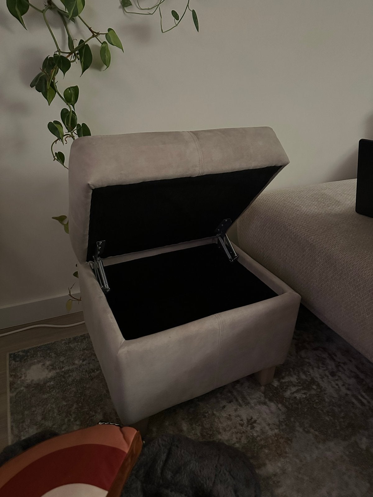 Opbergpoef - Beige - Zo goed als nieuw, Huis en Inrichting, Banken | Voetenbanken en Poefen, Ophalen, Minder dan 50 cm, Vierkant