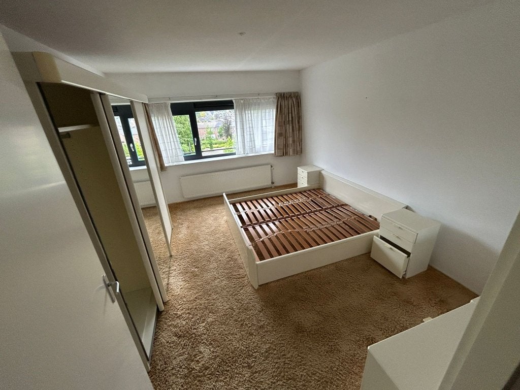 Gratis bed met nachtkastjes linnenkast en ladenkast spiegel, Ophalen, Gebruikt, Tweepersoons, 80 cm