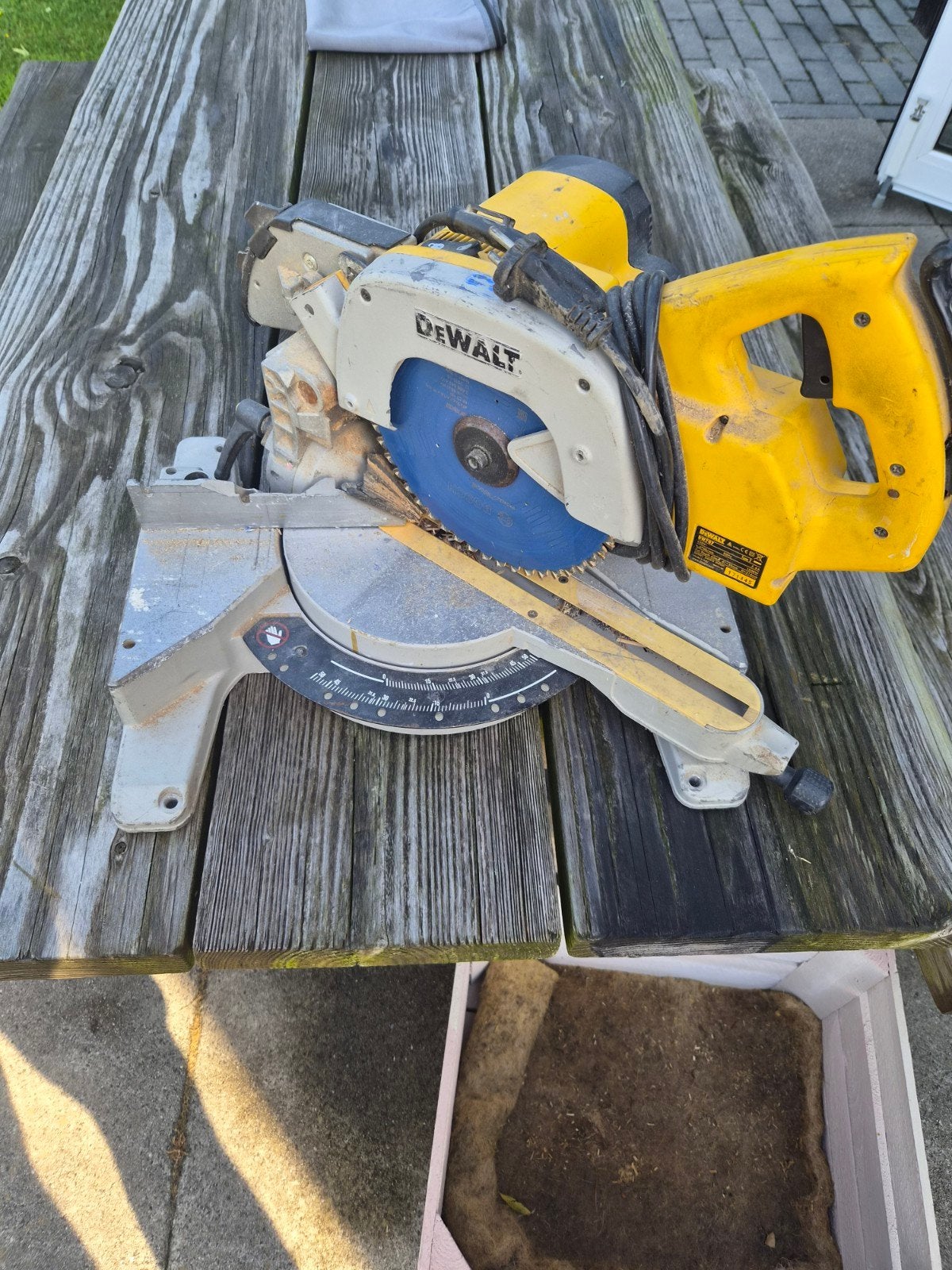 DeWalt DW707 Afkortzaag 1200W - Goede staat, Doe-het-zelf en Verbouw, Gereedschap | Zaagmachines, Gebruikt, DeWalt, Ophalen of Verzenden