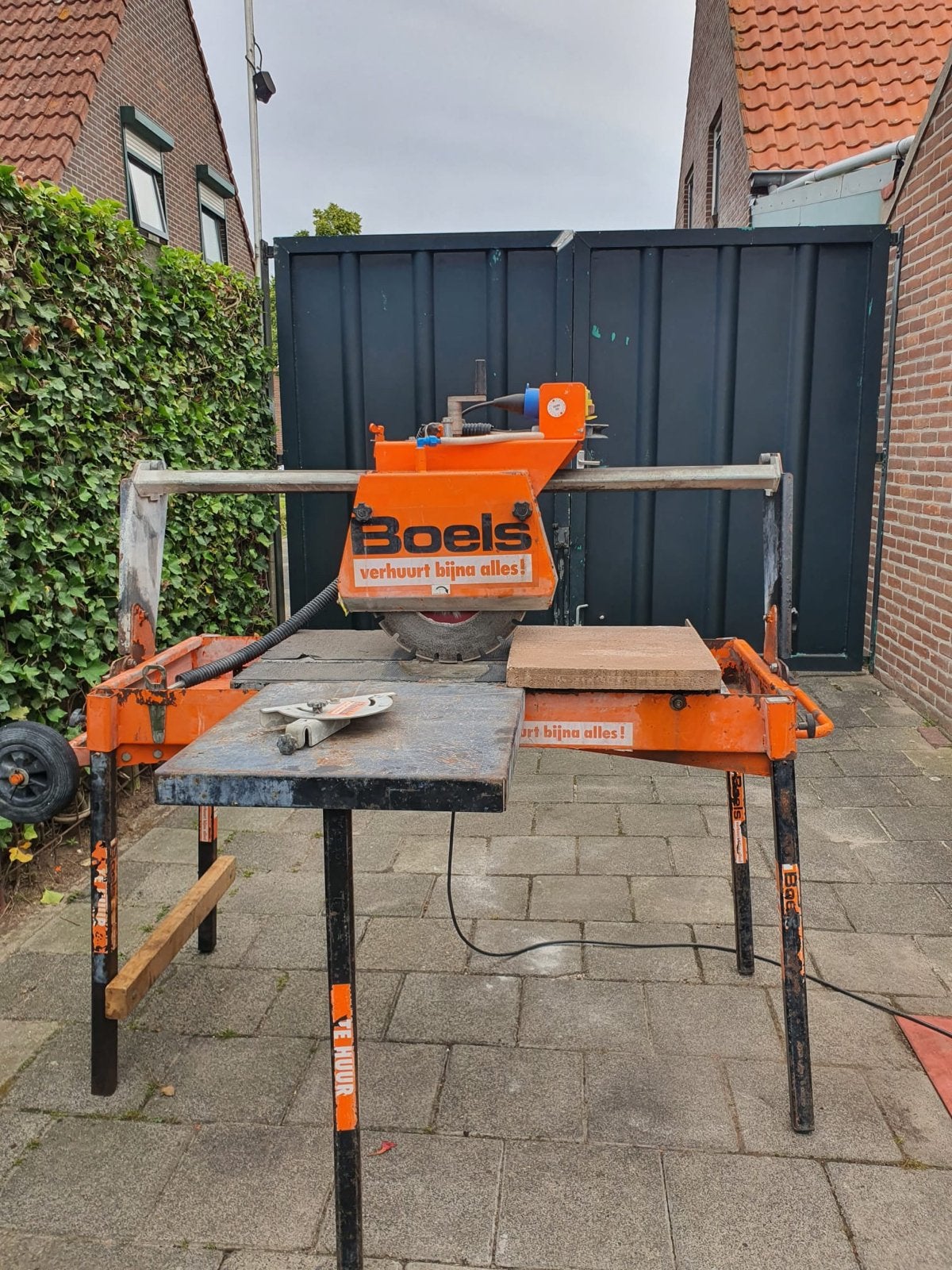 Tegelzaag / Steenzaag - Krachtig en Betrouwbaar, Doe-het-zelf en Verbouw, Gereedschap | Zaagmachines, Ophalen, Gebruikt, 70 mm of meer