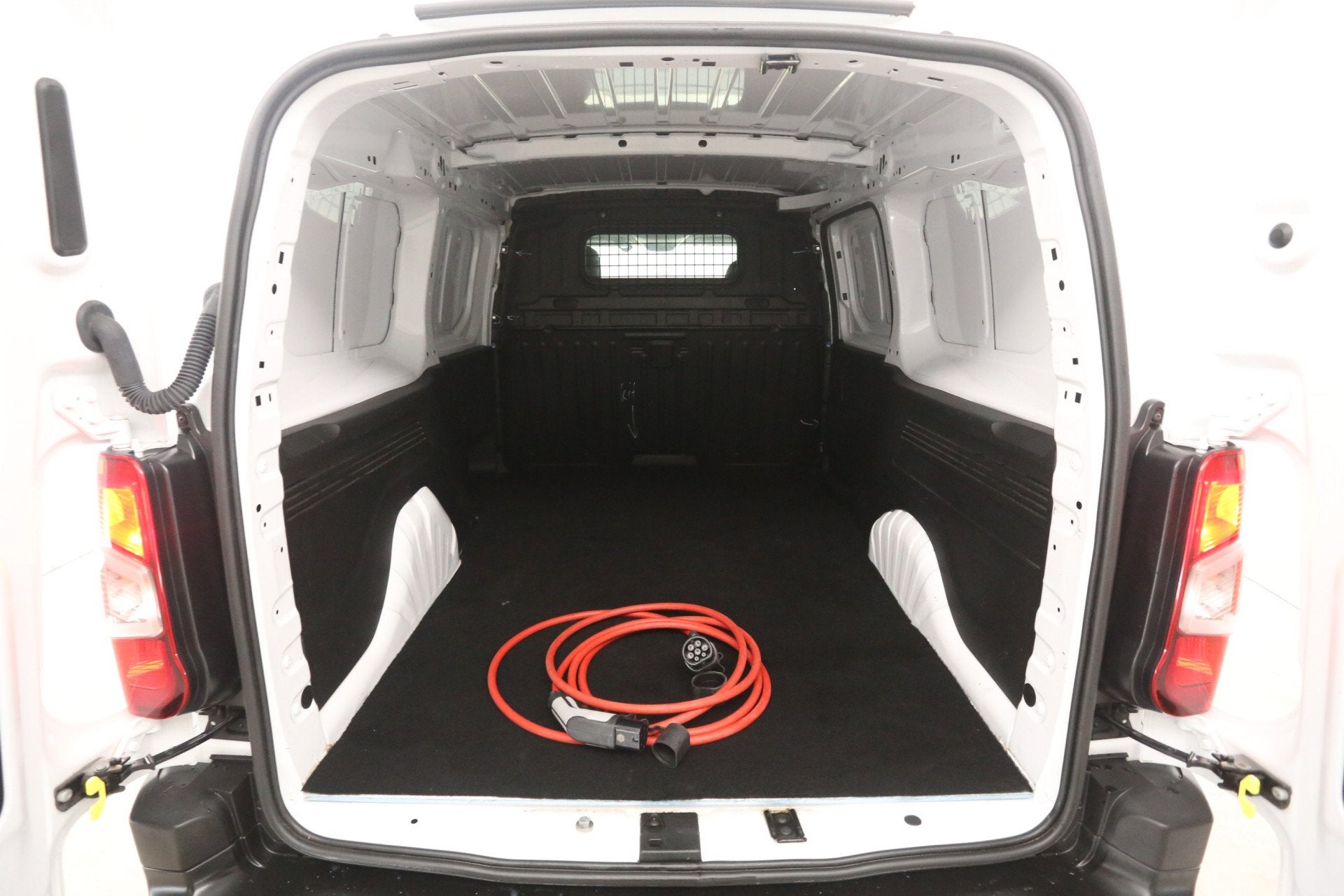 Peugeot e-Partner Fiat E-Doblò 136pk L2 50 kWh | Snelladen, Gebruikt, 900 min, Wit, 2 stoelen